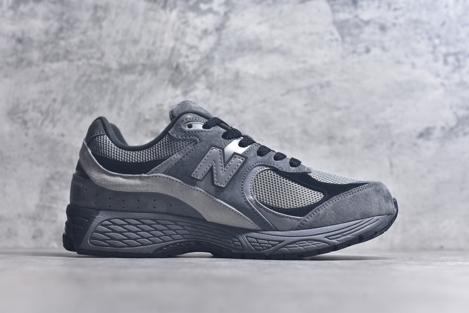 图片[3]-#New Balance 2002系列 复古休闲跑步鞋 M2002RCL #鞋款延续了经典科技，升级版N-ERGY缓震物料机能与材质上脚太舒适了，鞋面的柔软麂皮搭配尼龙网布，特别透气而且还复古感，不管是搭配牛仔裤还工装裤都是百搭！尺码：36-46.5（半）-选品中心