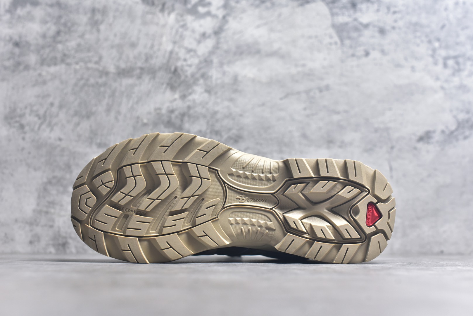 图片[6]-#Salomon XT-QUEST ADV 萨洛蒙 时尚 舒适减震防滑耐磨 低帮跑步鞋 男女同款 478850 纯原外贸平台特供订单 耗时半年巨作 全套原纸板楦头开发 原厂特供网布配套加持 确保原汁原味 完美呈现版型 原档数据独家私模五层组合大底 男女鞋同步官方 原装Ortholite轻量化鞋垫 中底布带钢印编号 原厂TPU锁扣 进口港宝加持 后跟自然饱满 还原公司包裹性 基于 SALOMON 初代 XT 鞋身造型并搭载 4D ADVANCED CHASSIS™ 大底打造而成 为这款 XT-QUEST 带来了多项足部控制与保护等功能性 如在运动过程中控制左右晃动的过程而提高稳定性、改善长途越野过程中足中到足尖的过渡、提高感知岩石的精确度以抵抗尖锐物体对脚底的伤害以及采用动态缓冲来增强穿着舒适感 从而减轻疲劳感 使 XT-QUEST 成为一双舒适且安全的户外之履 尺码：36 36.5 37.5 38 38.5 39 40 40.5 41 42 42.5 43 44 44.5 45-选品中心