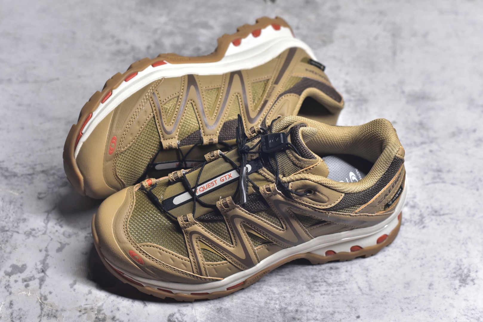 图片[7]-#Salomon XT-QUEST ADV 萨洛蒙 时尚 舒适减震防滑耐磨 低帮跑步鞋 男女同款 477811 纯原外贸平台特供订单 耗时半年巨作 全套原纸板楦头开发 原厂特供网布配套加持 确保原汁原味 完美呈现版型 原档数据独家私模五层组合大底 男女鞋同步官方 原装Ortholite轻量化鞋垫 中底布带钢印编号 原厂TPU锁扣 进口港宝加持 后跟自然饱满 还原公司包裹性 基于 SALOMON 初代 XT 鞋身造型并搭载 4D ADVANCED CHASSIS™ 大底打造而成 为这款 XT-QUEST 带来了多项足部控制与保护等功能性 如在运动过程中控制左右晃动的过程而提高稳定性、改善长途越野过程中足中到足尖的过渡、提高感知岩石的精确度以抵抗尖锐物体对脚底的伤害以及采用动态缓冲来增强穿着舒适感 从而减轻疲劳感 使 XT-QUEST 成为一双舒适且安全的户外之履 尺码：36 36.5 37.5 38 38.5 39 40 40.5 41 42 42.5 43 44 44.5 45-选品中心