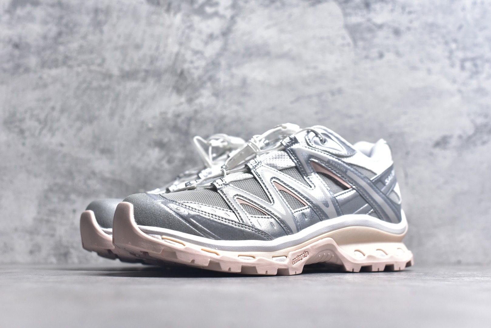 图片[2]-#Salomon XT-QUEST ADV 萨洛蒙 时尚 舒适减震防滑耐磨 低帮跑步鞋 男女同款 475420 纯原外贸平台特供订单 耗时半年巨作 全套原纸板楦头开发 原厂特供网布配套加持 确保原汁原味 完美呈现版型 原档数据独家私模五层组合大底 男女鞋同步官方 原装Ortholite轻量化鞋垫 中底布带钢印编号 原厂TPU锁扣 进口港宝加持 后跟自然饱满 还原公司包裹性 基于 SALOMON 初代 XT 鞋身造型并搭载 4D ADVANCED CHASSIS™ 大底打造而成 为这款 XT-QUEST 带来了多项足部控制与保护等功能性 如在运动过程中控制左右晃动的过程而提高稳定性、改善长途越野过程中足中到足尖的过渡、提高感知岩石的精确度以抵抗尖锐物体对脚底的伤害以及采用动态缓冲来增强穿着舒适感 从而减轻疲劳感 使 XT-QUEST 成为一双舒适且安全的户外之履 尺码：36 36.5 37.5 38 38.5 39 40 40.5 41 42 42.5 43 44 44.5 45-选品中心