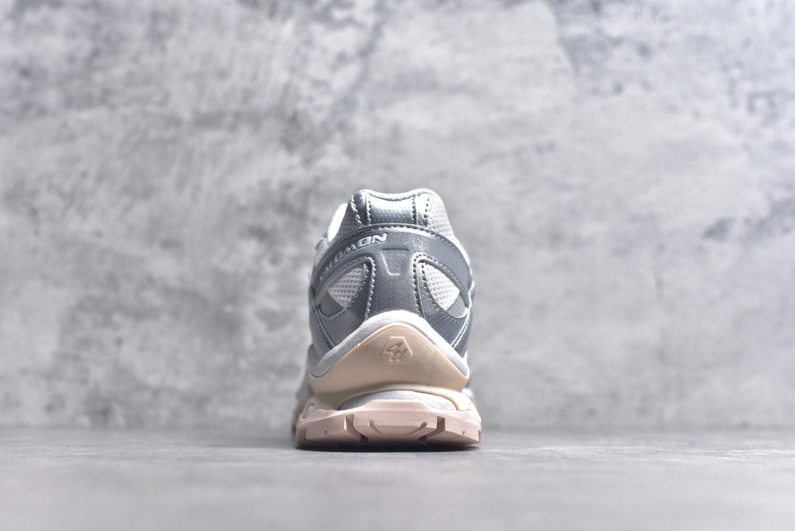 图片[5]-#Salomon XT-QUEST ADV 萨洛蒙 时尚 舒适减震防滑耐磨 低帮跑步鞋 男女同款 475420 纯原外贸平台特供订单 耗时半年巨作 全套原纸板楦头开发 原厂特供网布配套加持 确保原汁原味 完美呈现版型 原档数据独家私模五层组合大底 男女鞋同步官方 原装Ortholite轻量化鞋垫 中底布带钢印编号 原厂TPU锁扣 进口港宝加持 后跟自然饱满 还原公司包裹性 基于 SALOMON 初代 XT 鞋身造型并搭载 4D ADVANCED CHASSIS™ 大底打造而成 为这款 XT-QUEST 带来了多项足部控制与保护等功能性 如在运动过程中控制左右晃动的过程而提高稳定性、改善长途越野过程中足中到足尖的过渡、提高感知岩石的精确度以抵抗尖锐物体对脚底的伤害以及采用动态缓冲来增强穿着舒适感 从而减轻疲劳感 使 XT-QUEST 成为一双舒适且安全的户外之履 尺码：36 36.5 37.5 38 38.5 39 40 40.5 41 42 42.5 43 44 44.5 45-选品中心