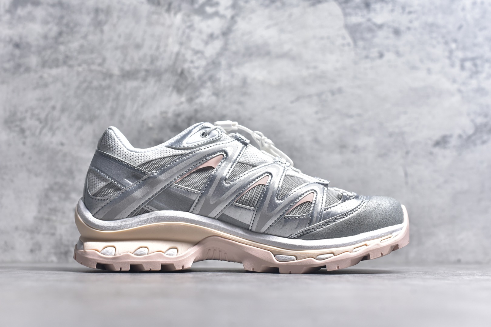 图片[3]-#Salomon XT-QUEST ADV 萨洛蒙 时尚 舒适减震防滑耐磨 低帮跑步鞋 男女同款 475420 纯原外贸平台特供订单 耗时半年巨作 全套原纸板楦头开发 原厂特供网布配套加持 确保原汁原味 完美呈现版型 原档数据独家私模五层组合大底 男女鞋同步官方 原装Ortholite轻量化鞋垫 中底布带钢印编号 原厂TPU锁扣 进口港宝加持 后跟自然饱满 还原公司包裹性 基于 SALOMON 初代 XT 鞋身造型并搭载 4D ADVANCED CHASSIS™ 大底打造而成 为这款 XT-QUEST 带来了多项足部控制与保护等功能性 如在运动过程中控制左右晃动的过程而提高稳定性、改善长途越野过程中足中到足尖的过渡、提高感知岩石的精确度以抵抗尖锐物体对脚底的伤害以及采用动态缓冲来增强穿着舒适感 从而减轻疲劳感 使 XT-QUEST 成为一双舒适且安全的户外之履 尺码：36 36.5 37.5 38 38.5 39 40 40.5 41 42 42.5 43 44 44.5 45-选品中心
