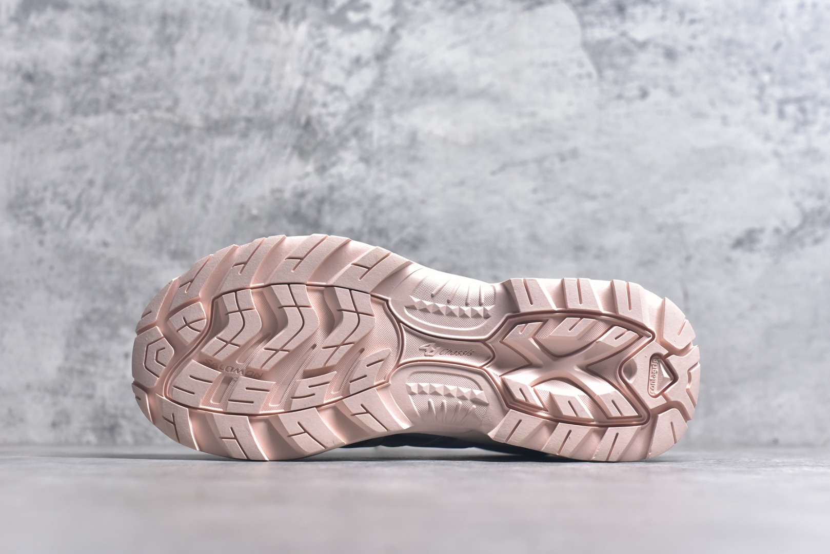 图片[6]-#Salomon XT-QUEST ADV 萨洛蒙 时尚 舒适减震防滑耐磨 低帮跑步鞋 男女同款 475420 纯原外贸平台特供订单 耗时半年巨作 全套原纸板楦头开发 原厂特供网布配套加持 确保原汁原味 完美呈现版型 原档数据独家私模五层组合大底 男女鞋同步官方 原装Ortholite轻量化鞋垫 中底布带钢印编号 原厂TPU锁扣 进口港宝加持 后跟自然饱满 还原公司包裹性 基于 SALOMON 初代 XT 鞋身造型并搭载 4D ADVANCED CHASSIS™ 大底打造而成 为这款 XT-QUEST 带来了多项足部控制与保护等功能性 如在运动过程中控制左右晃动的过程而提高稳定性、改善长途越野过程中足中到足尖的过渡、提高感知岩石的精确度以抵抗尖锐物体对脚底的伤害以及采用动态缓冲来增强穿着舒适感 从而减轻疲劳感 使 XT-QUEST 成为一双舒适且安全的户外之履 尺码：36 36.5 37.5 38 38.5 39 40 40.5 41 42 42.5 43 44 44.5 45-选品中心