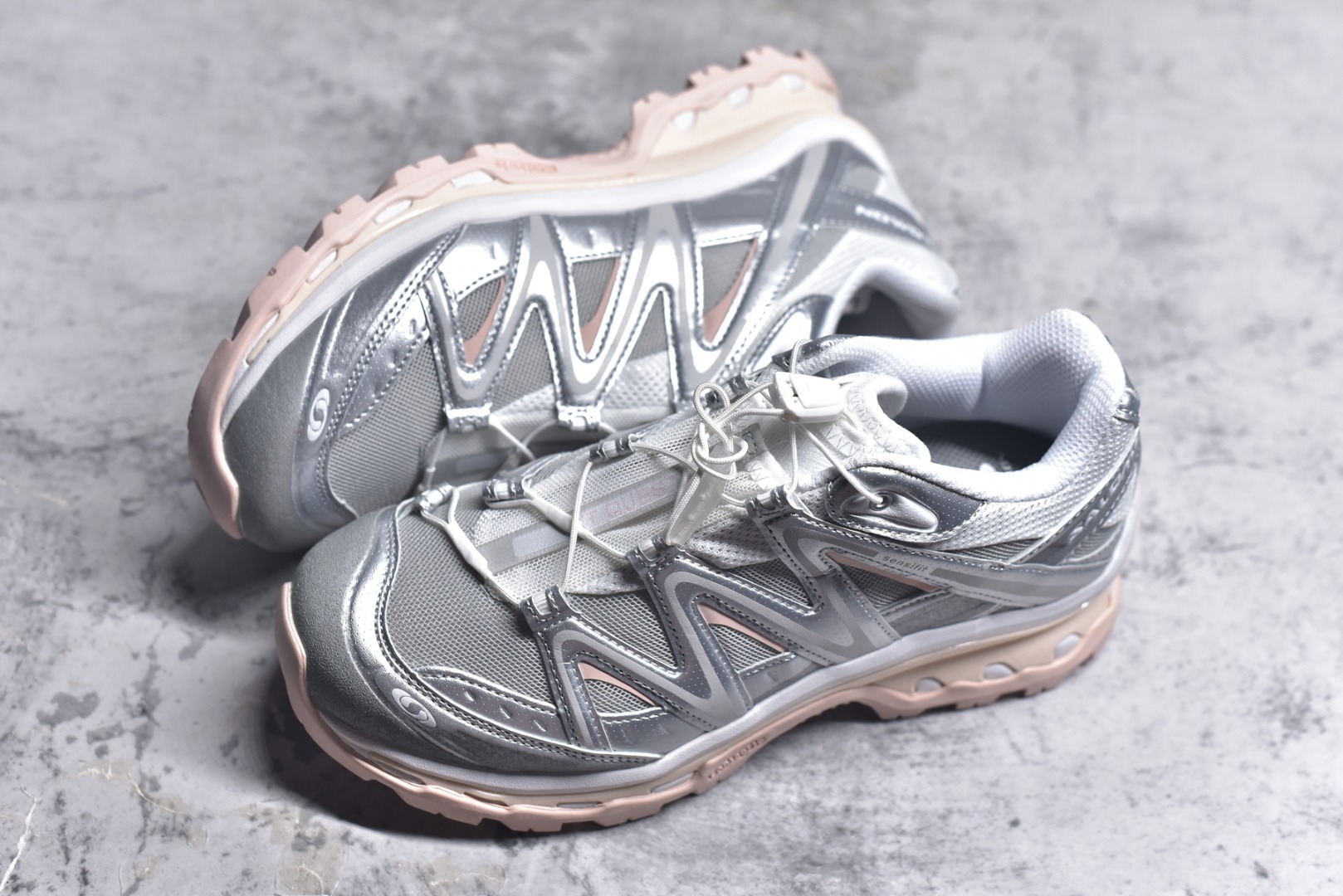 图片[7]-#Salomon XT-QUEST ADV 萨洛蒙 时尚 舒适减震防滑耐磨 低帮跑步鞋 男女同款 475420 纯原外贸平台特供订单 耗时半年巨作 全套原纸板楦头开发 原厂特供网布配套加持 确保原汁原味 完美呈现版型 原档数据独家私模五层组合大底 男女鞋同步官方 原装Ortholite轻量化鞋垫 中底布带钢印编号 原厂TPU锁扣 进口港宝加持 后跟自然饱满 还原公司包裹性 基于 SALOMON 初代 XT 鞋身造型并搭载 4D ADVANCED CHASSIS™ 大底打造而成 为这款 XT-QUEST 带来了多项足部控制与保护等功能性 如在运动过程中控制左右晃动的过程而提高稳定性、改善长途越野过程中足中到足尖的过渡、提高感知岩石的精确度以抵抗尖锐物体对脚底的伤害以及采用动态缓冲来增强穿着舒适感 从而减轻疲劳感 使 XT-QUEST 成为一双舒适且安全的户外之履 尺码：36 36.5 37.5 38 38.5 39 40 40.5 41 42 42.5 43 44 44.5 45-选品中心