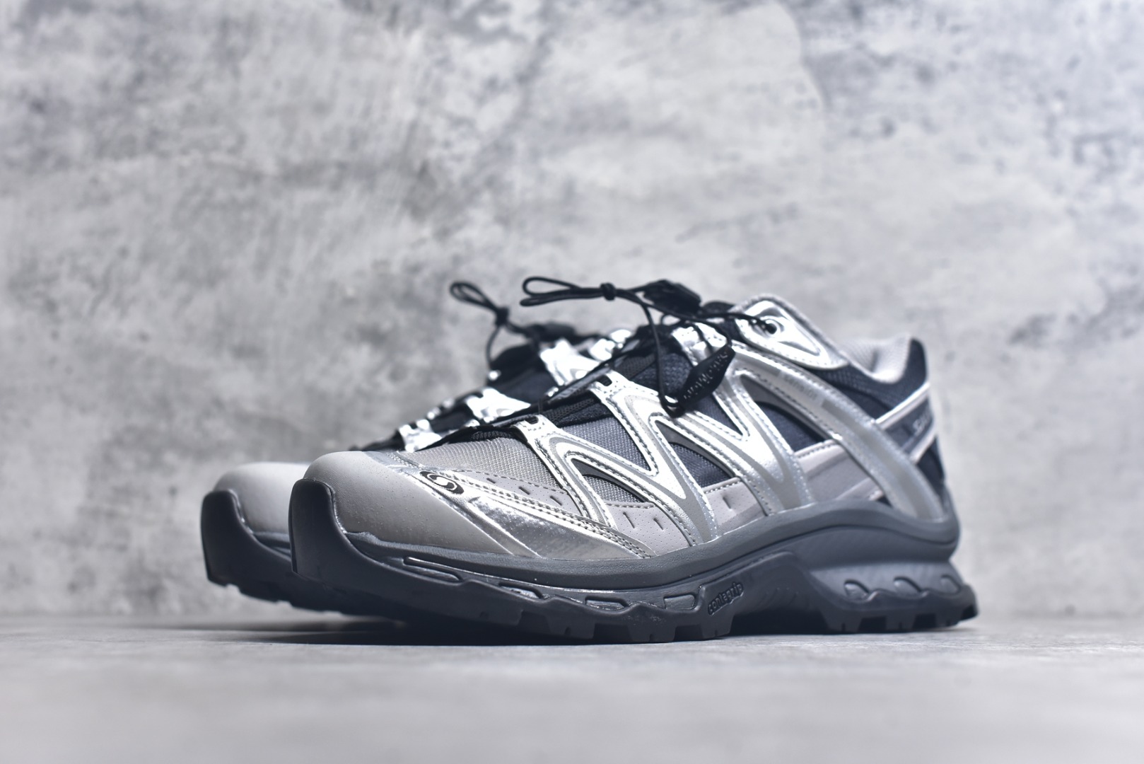 图片[2]-#Salomon XT-QUEST ADV 萨洛蒙 时尚 舒适减震防滑耐磨 低帮跑步鞋 男女同款 478852 纯原外贸平台特供订单 耗时半年巨作 全套原纸板楦头开发 原厂特供网布配套加持 确保原汁原味 完美呈现版型 原档数据独家私模五层组合大底 男女鞋同步官方 原装Ortholite轻量化鞋垫 中底布带钢印编号 原厂TPU锁扣 进口港宝加持 后跟自然饱满 还原公司包裹性 基于 SALOMON 初代 XT 鞋身造型并搭载 4D ADVANCED CHASSIS™ 大底打造而成 为这款 XT-QUEST 带来了多项足部控制与保护等功能性 如在运动过程中控制左右晃动的过程而提高稳定性、改善长途越野过程中足中到足尖的过渡、提高感知岩石的精确度以抵抗尖锐物体对脚底的伤害以及采用动态缓冲来增强穿着舒适感 从而减轻疲劳感 使 XT-QUEST 成为一双舒适且安全的户外之履 尺码：36 36.5 37.5 38 38.5 39 40 40.5 41 42 42.5 43 44 44.5 45-选品中心