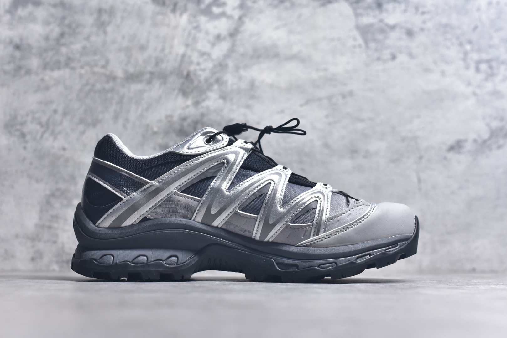图片[3]-#Salomon XT-QUEST ADV 萨洛蒙 时尚 舒适减震防滑耐磨 低帮跑步鞋 男女同款 478852 纯原外贸平台特供订单 耗时半年巨作 全套原纸板楦头开发 原厂特供网布配套加持 确保原汁原味 完美呈现版型 原档数据独家私模五层组合大底 男女鞋同步官方 原装Ortholite轻量化鞋垫 中底布带钢印编号 原厂TPU锁扣 进口港宝加持 后跟自然饱满 还原公司包裹性 基于 SALOMON 初代 XT 鞋身造型并搭载 4D ADVANCED CHASSIS™ 大底打造而成 为这款 XT-QUEST 带来了多项足部控制与保护等功能性 如在运动过程中控制左右晃动的过程而提高稳定性、改善长途越野过程中足中到足尖的过渡、提高感知岩石的精确度以抵抗尖锐物体对脚底的伤害以及采用动态缓冲来增强穿着舒适感 从而减轻疲劳感 使 XT-QUEST 成为一双舒适且安全的户外之履 尺码：36 36.5 37.5 38 38.5 39 40 40.5 41 42 42.5 43 44 44.5 45-选品中心