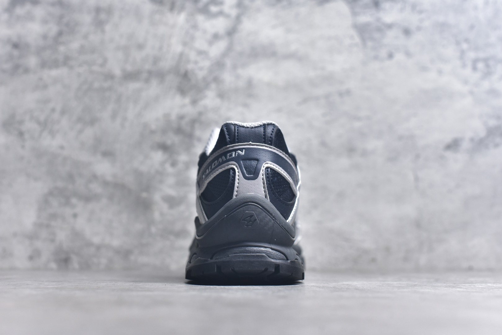 图片[5]-#Salomon XT-QUEST ADV 萨洛蒙 时尚 舒适减震防滑耐磨 低帮跑步鞋 男女同款 478852 纯原外贸平台特供订单 耗时半年巨作 全套原纸板楦头开发 原厂特供网布配套加持 确保原汁原味 完美呈现版型 原档数据独家私模五层组合大底 男女鞋同步官方 原装Ortholite轻量化鞋垫 中底布带钢印编号 原厂TPU锁扣 进口港宝加持 后跟自然饱满 还原公司包裹性 基于 SALOMON 初代 XT 鞋身造型并搭载 4D ADVANCED CHASSIS™ 大底打造而成 为这款 XT-QUEST 带来了多项足部控制与保护等功能性 如在运动过程中控制左右晃动的过程而提高稳定性、改善长途越野过程中足中到足尖的过渡、提高感知岩石的精确度以抵抗尖锐物体对脚底的伤害以及采用动态缓冲来增强穿着舒适感 从而减轻疲劳感 使 XT-QUEST 成为一双舒适且安全的户外之履 尺码：36 36.5 37.5 38 38.5 39 40 40.5 41 42 42.5 43 44 44.5 45-选品中心