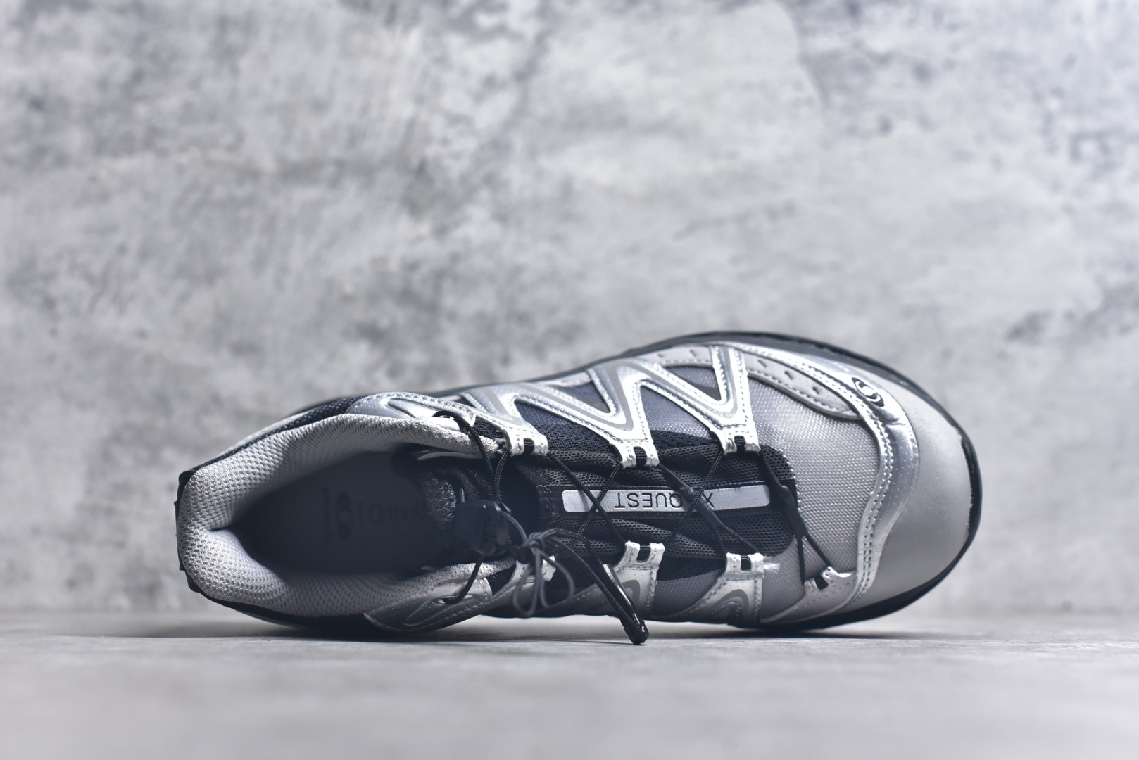 图片[4]-#Salomon XT-QUEST ADV 萨洛蒙 时尚 舒适减震防滑耐磨 低帮跑步鞋 男女同款 478852 纯原外贸平台特供订单 耗时半年巨作 全套原纸板楦头开发 原厂特供网布配套加持 确保原汁原味 完美呈现版型 原档数据独家私模五层组合大底 男女鞋同步官方 原装Ortholite轻量化鞋垫 中底布带钢印编号 原厂TPU锁扣 进口港宝加持 后跟自然饱满 还原公司包裹性 基于 SALOMON 初代 XT 鞋身造型并搭载 4D ADVANCED CHASSIS™ 大底打造而成 为这款 XT-QUEST 带来了多项足部控制与保护等功能性 如在运动过程中控制左右晃动的过程而提高稳定性、改善长途越野过程中足中到足尖的过渡、提高感知岩石的精确度以抵抗尖锐物体对脚底的伤害以及采用动态缓冲来增强穿着舒适感 从而减轻疲劳感 使 XT-QUEST 成为一双舒适且安全的户外之履 尺码：36 36.5 37.5 38 38.5 39 40 40.5 41 42 42.5 43 44 44.5 45-选品中心