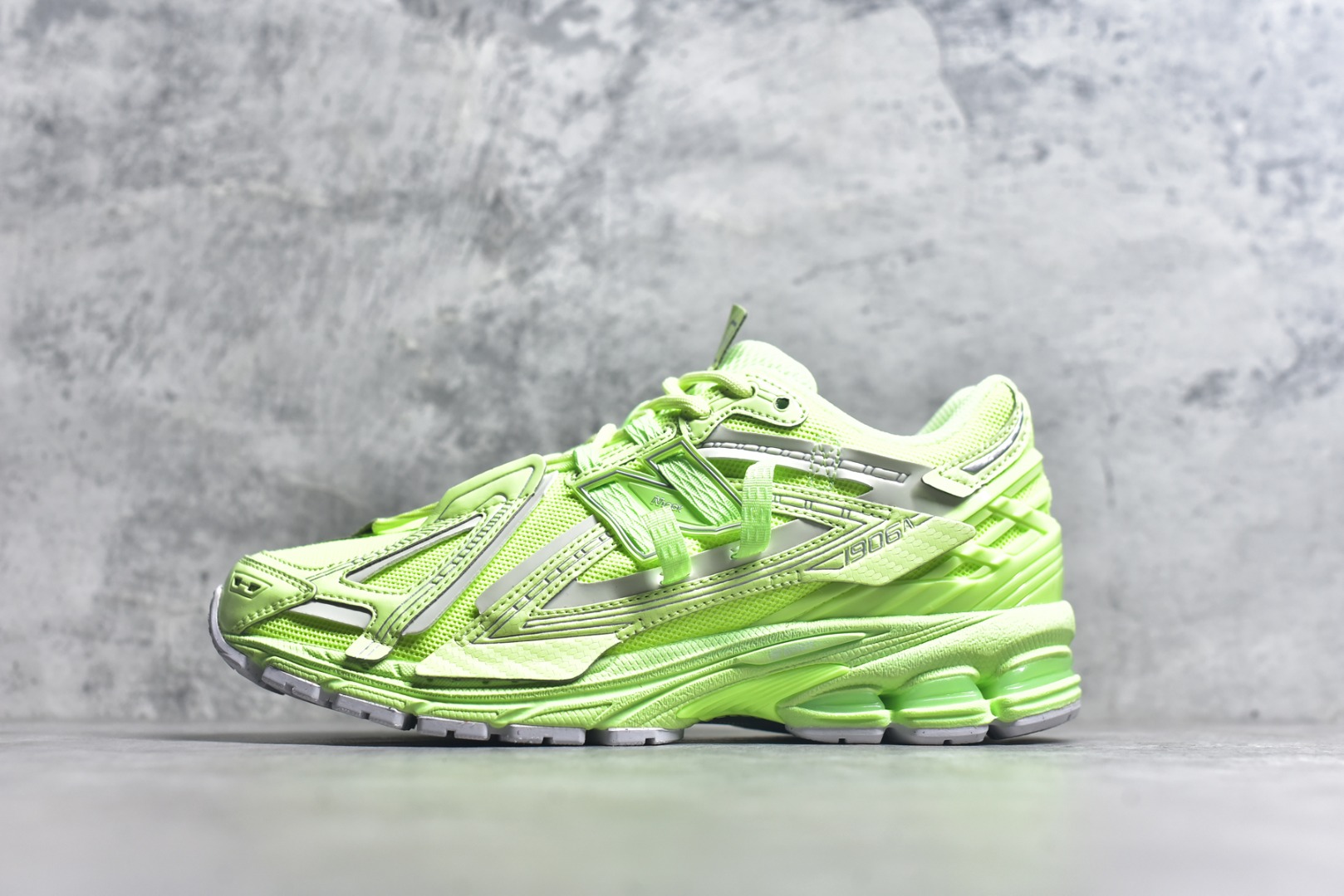 #New Balance 1906系列复古老爹风休闲运动慢跑鞋 U1906AF #采用轻质牛剖革拼接透气网眼衬垫织物鞋面材质 T-Beam大底提供足步弓支撑，保持步态稳定 后跟搭载外露缓震胶 尺码：36 37 37.5 38 38.5 39 40 40.5 41 42 42.5 43 44 44.5 45 46.5-选品中心