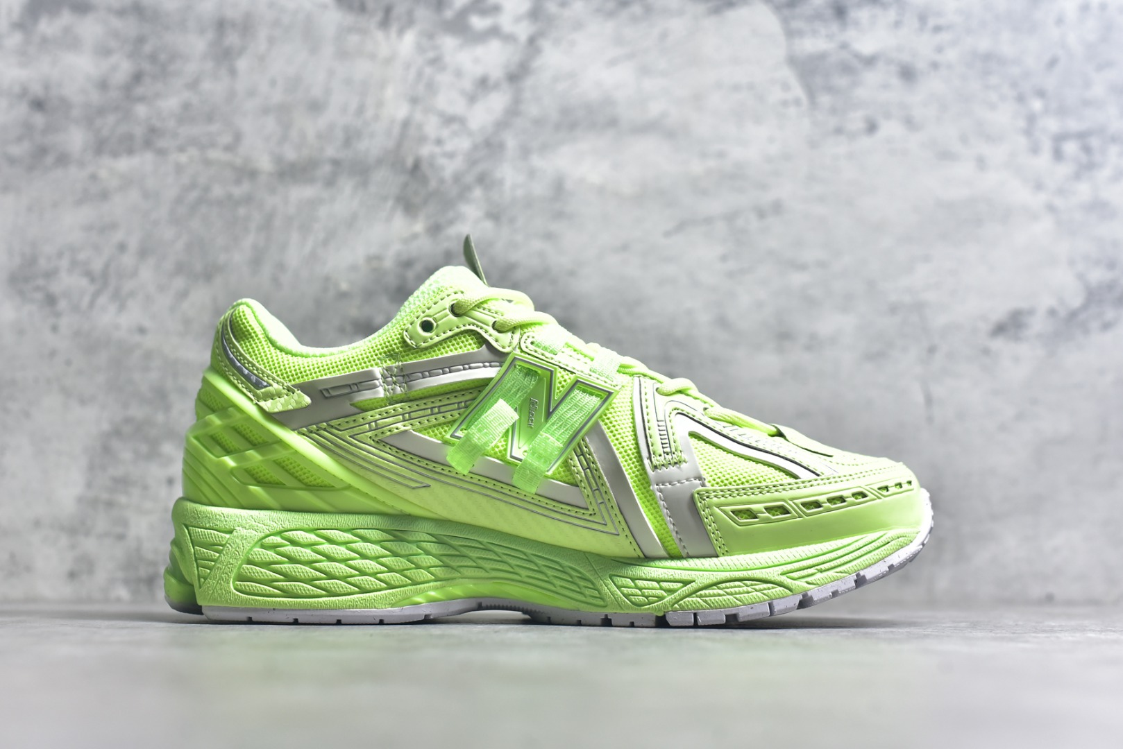 图片[3]-#New Balance 1906系列复古老爹风休闲运动慢跑鞋 U1906AF #采用轻质牛剖革拼接透气网眼衬垫织物鞋面材质 T-Beam大底提供足步弓支撑，保持步态稳定 后跟搭载外露缓震胶 尺码：36 37 37.5 38 38.5 39 40 40.5 41 42 42.5 43 44 44.5 45 46.5-选品中心