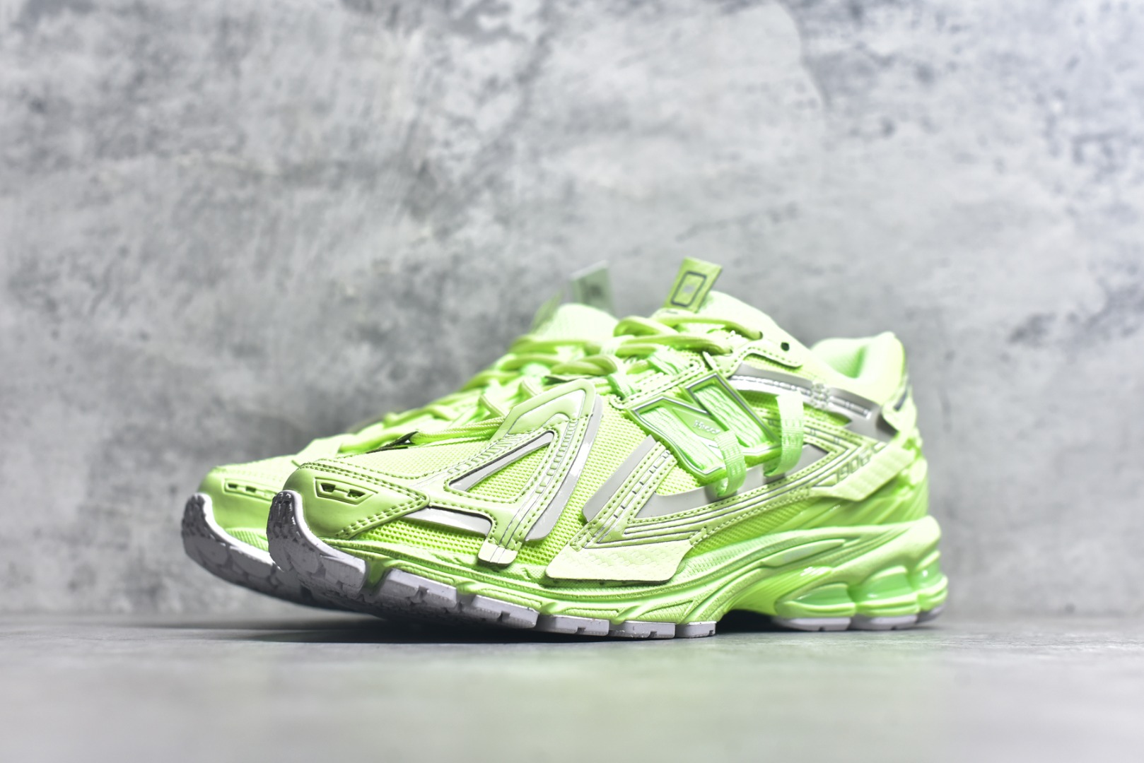 图片[2]-#New Balance 1906系列复古老爹风休闲运动慢跑鞋 U1906AF #采用轻质牛剖革拼接透气网眼衬垫织物鞋面材质 T-Beam大底提供足步弓支撑，保持步态稳定 后跟搭载外露缓震胶 尺码：36 37 37.5 38 38.5 39 40 40.5 41 42 42.5 43 44 44.5 45 46.5-选品中心