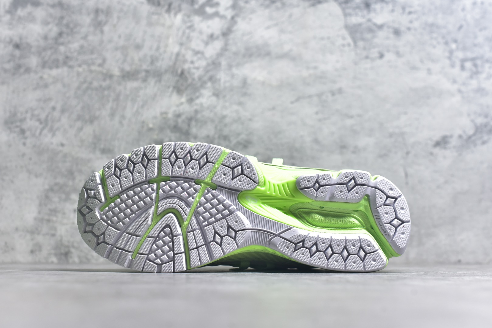 图片[6]-#New Balance 1906系列复古老爹风休闲运动慢跑鞋 U1906AF #采用轻质牛剖革拼接透气网眼衬垫织物鞋面材质 T-Beam大底提供足步弓支撑，保持步态稳定 后跟搭载外露缓震胶 尺码：36 37 37.5 38 38.5 39 40 40.5 41 42 42.5 43 44 44.5 45 46.5-选品中心
