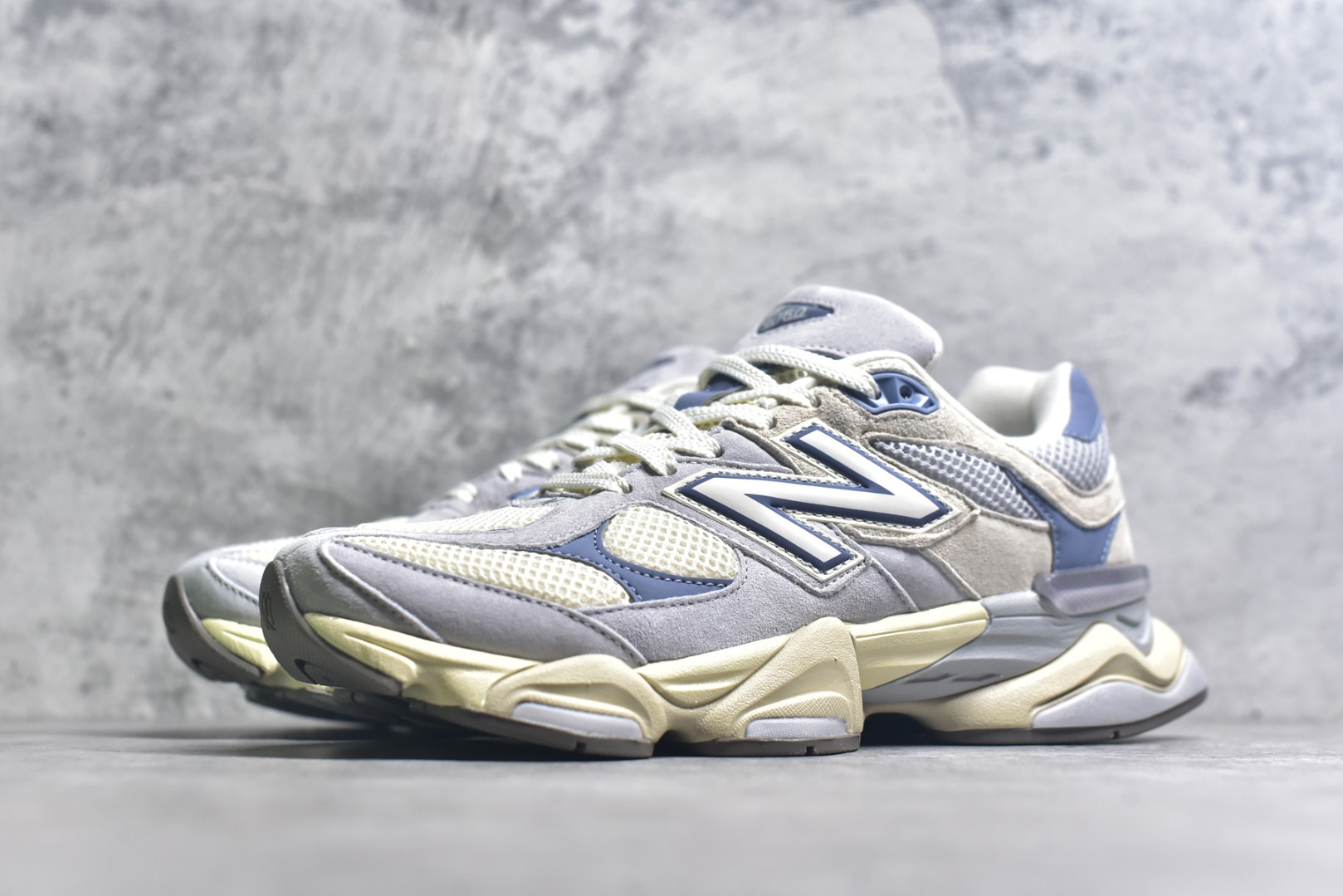 图片[2]-#New Balance NB9060 联名款 复古休闲运动慢跑鞋 U9060EEL #鞋款灵感源自设计师本人对夏日的怀日回忆。鞋面大身由空间双格及磨砂鞋面拼接而生，配以柔和、温暖的粉橘色调，夏日氛围拉满 #采用大面积网眼以及麂皮材质覆盖鞋身，还原经典气质。搭载ABZORB避震科技，由泡沫聚酯制成，上脚可以有效减少由鞋底反弹对身体及双腿的冲击力 尺码：36 37 37.5 38 38.5 39 40 40.5 41 42 42.5 43 44 44.5 45 46.5 3.D4-选品中心