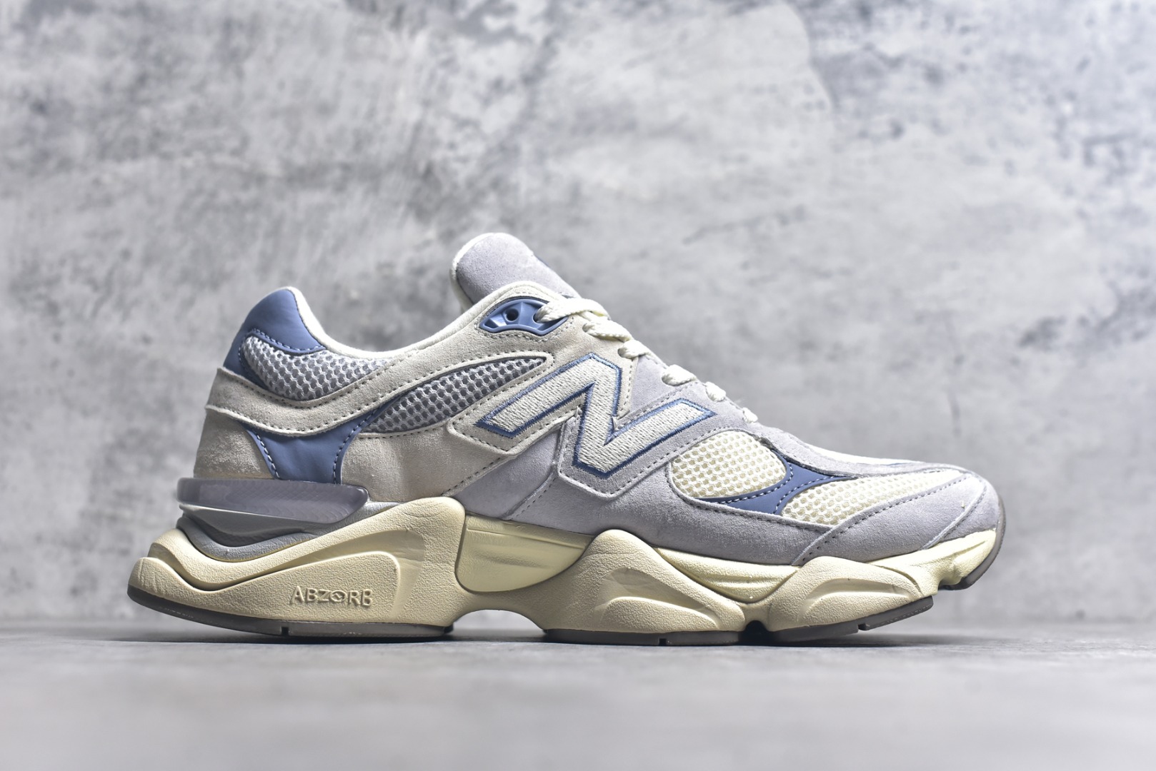 图片[3]-#New Balance NB9060 联名款 复古休闲运动慢跑鞋 U9060EEL #鞋款灵感源自设计师本人对夏日的怀日回忆。鞋面大身由空间双格及磨砂鞋面拼接而生，配以柔和、温暖的粉橘色调，夏日氛围拉满 #采用大面积网眼以及麂皮材质覆盖鞋身，还原经典气质。搭载ABZORB避震科技，由泡沫聚酯制成，上脚可以有效减少由鞋底反弹对身体及双腿的冲击力 尺码：36 37 37.5 38 38.5 39 40 40.5 41 42 42.5 43 44 44.5 45 46.5 3.D4-选品中心