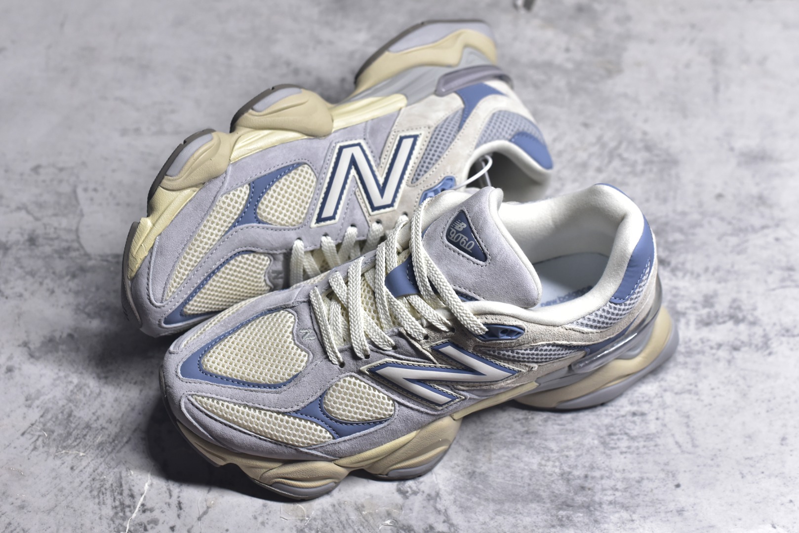 图片[7]-#New Balance NB9060 联名款 复古休闲运动慢跑鞋 U9060EEL #鞋款灵感源自设计师本人对夏日的怀日回忆。鞋面大身由空间双格及磨砂鞋面拼接而生，配以柔和、温暖的粉橘色调，夏日氛围拉满 #采用大面积网眼以及麂皮材质覆盖鞋身，还原经典气质。搭载ABZORB避震科技，由泡沫聚酯制成，上脚可以有效减少由鞋底反弹对身体及双腿的冲击力 尺码：36 37 37.5 38 38.5 39 40 40.5 41 42 42.5 43 44 44.5 45 46.5 3.D4-选品中心
