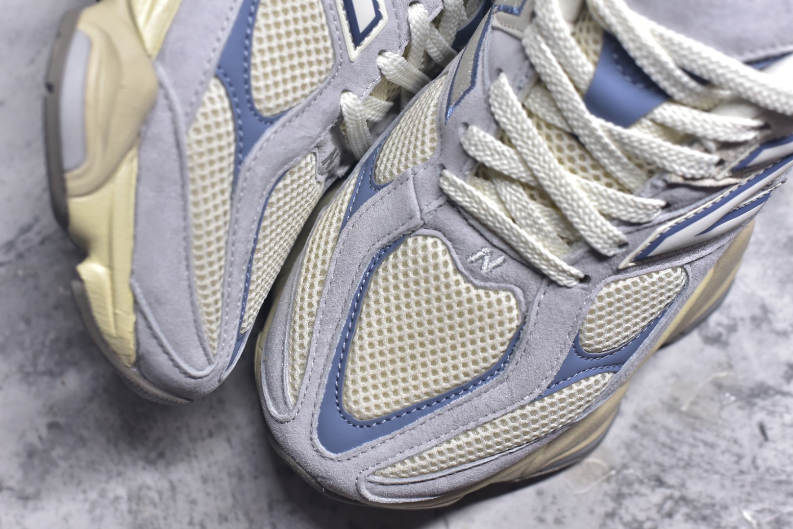 图片[8]-#New Balance NB9060 联名款 复古休闲运动慢跑鞋 U9060EEL #鞋款灵感源自设计师本人对夏日的怀日回忆。鞋面大身由空间双格及磨砂鞋面拼接而生，配以柔和、温暖的粉橘色调，夏日氛围拉满 #采用大面积网眼以及麂皮材质覆盖鞋身，还原经典气质。搭载ABZORB避震科技，由泡沫聚酯制成，上脚可以有效减少由鞋底反弹对身体及双腿的冲击力 尺码：36 37 37.5 38 38.5 39 40 40.5 41 42 42.5 43 44 44.5 45 46.5 3.D4-选品中心