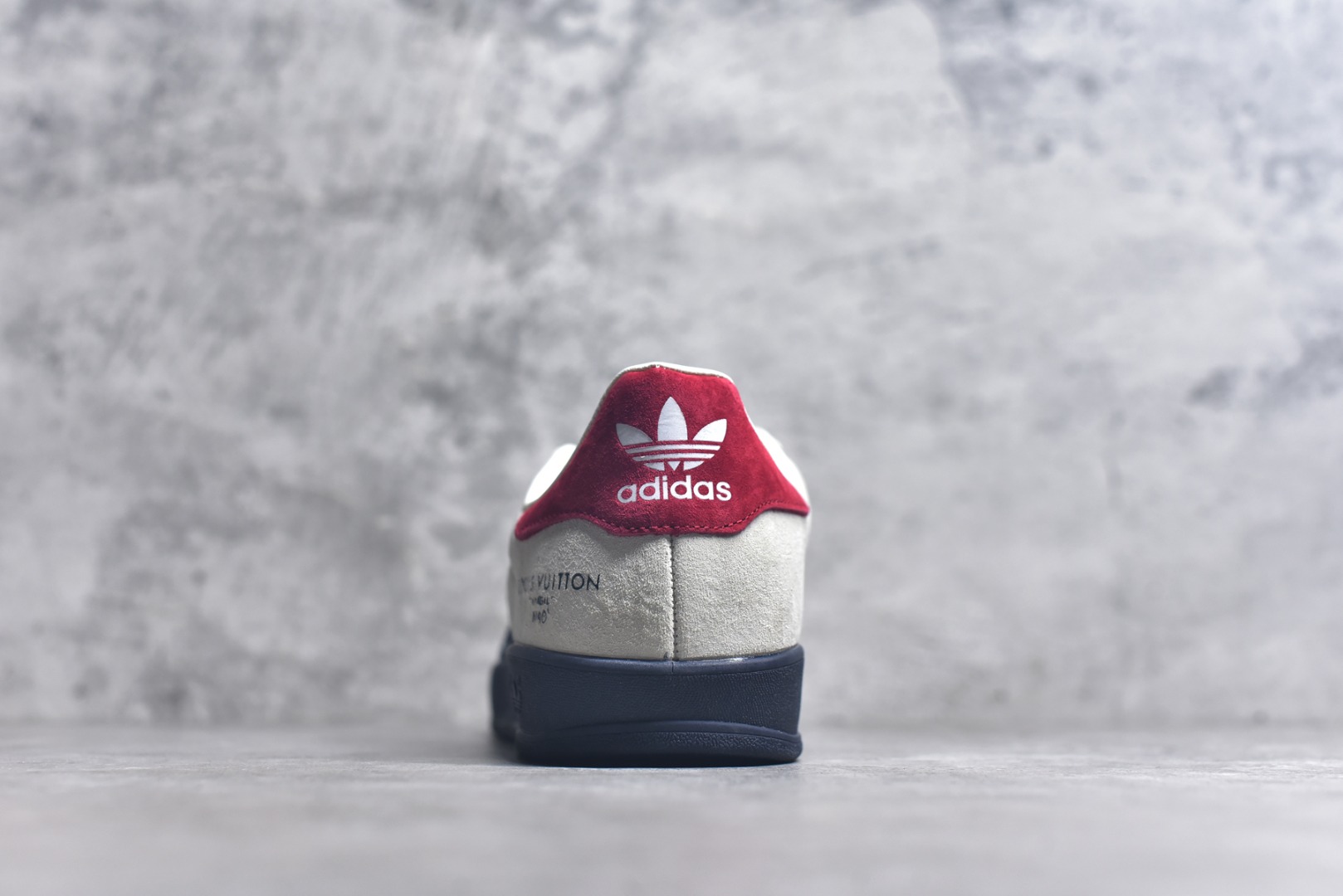 图片[5]-#adidas 德训鞋 “LV联名-灰红藏蓝”高端定制 大厂纯原品质出货 超高清洁度 细节完美 舒适百搭 低帮休闲板鞋 男女同款 货号：SC9207-725 尺码：36 36.5 37.5 38 38.5 39 40 40.5 41 42 42.5 43 44 44.5 45-选品中心