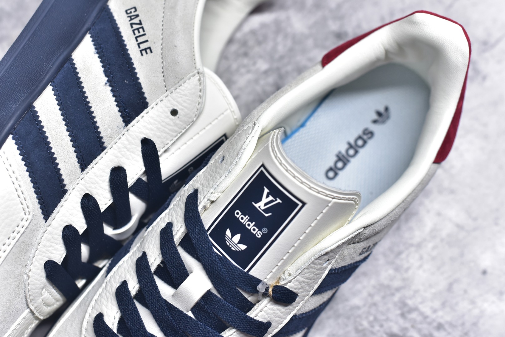 图片[9]-#adidas 德训鞋 “LV联名-灰红藏蓝”高端定制 大厂纯原品质出货 超高清洁度 细节完美 舒适百搭 低帮休闲板鞋 男女同款 货号：SC9207-725 尺码：36 36.5 37.5 38 38.5 39 40 40.5 41 42 42.5 43 44 44.5 45-选品中心