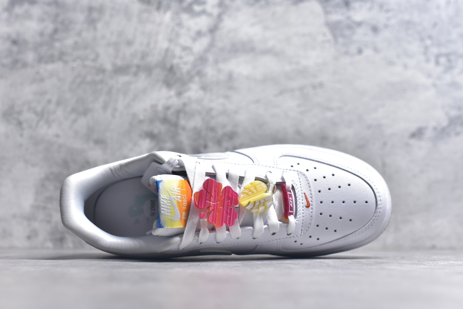 图片[4]-#NK Air Force 1´07 Low 空军一号低帮百搭休闲运动板鞋 IB8875-111 柔软、弹性十足的缓震性能和出色的中底设计 横跨复古与现代的外型结合 造就出风靡全球 三十多年的Force 1 直到今天还深受青睐 实拍调校N版已经零色差零失真 百分百还原实物色彩所见即所得 不存在货不对板色差等低级问题 选购参考实物拍摄 不混卖不参货 只用心做好货严格选品 承诺混一赔十 尺码：36 36.5 37.5 38 38.5 39 40 40.5 41 42 42.5 43 44 44.5 45-选品中心
