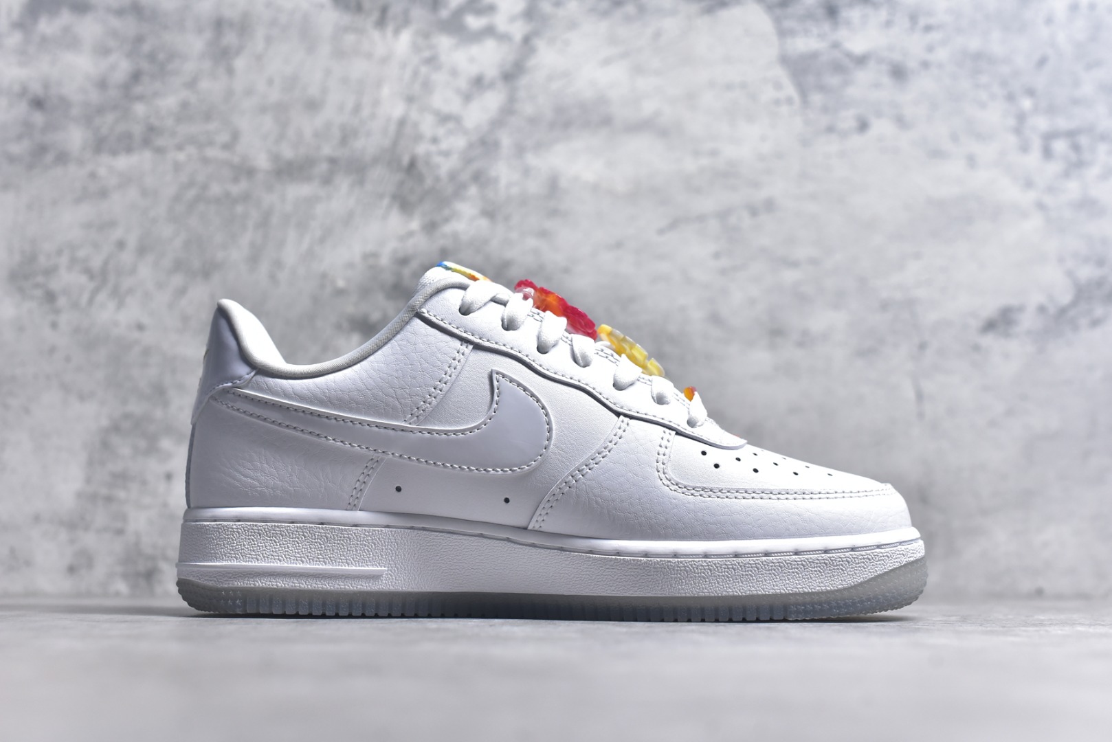 图片[3]-#NK Air Force 1´07 Low 空军一号低帮百搭休闲运动板鞋 IB8875-111 柔软、弹性十足的缓震性能和出色的中底设计 横跨复古与现代的外型结合 造就出风靡全球 三十多年的Force 1 直到今天还深受青睐 实拍调校N版已经零色差零失真 百分百还原实物色彩所见即所得 不存在货不对板色差等低级问题 选购参考实物拍摄 不混卖不参货 只用心做好货严格选品 承诺混一赔十 尺码：36 36.5 37.5 38 38.5 39 40 40.5 41 42 42.5 43 44 44.5 45-选品中心