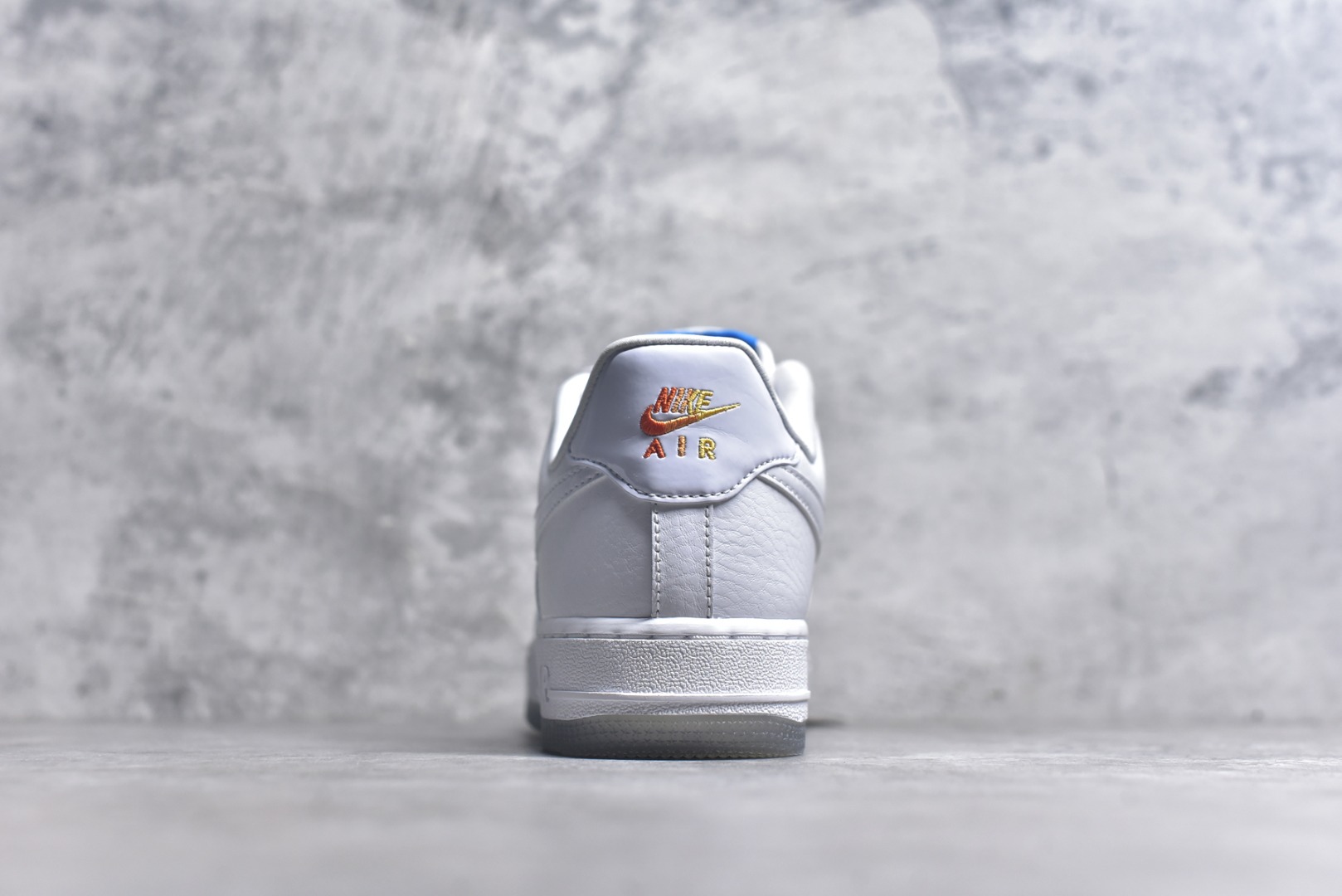 图片[5]-#NK Air Force 1´07 Low 空军一号低帮百搭休闲运动板鞋 IB8875-111 柔软、弹性十足的缓震性能和出色的中底设计 横跨复古与现代的外型结合 造就出风靡全球 三十多年的Force 1 直到今天还深受青睐 实拍调校N版已经零色差零失真 百分百还原实物色彩所见即所得 不存在货不对板色差等低级问题 选购参考实物拍摄 不混卖不参货 只用心做好货严格选品 承诺混一赔十 尺码：36 36.5 37.5 38 38.5 39 40 40.5 41 42 42.5 43 44 44.5 45-选品中心