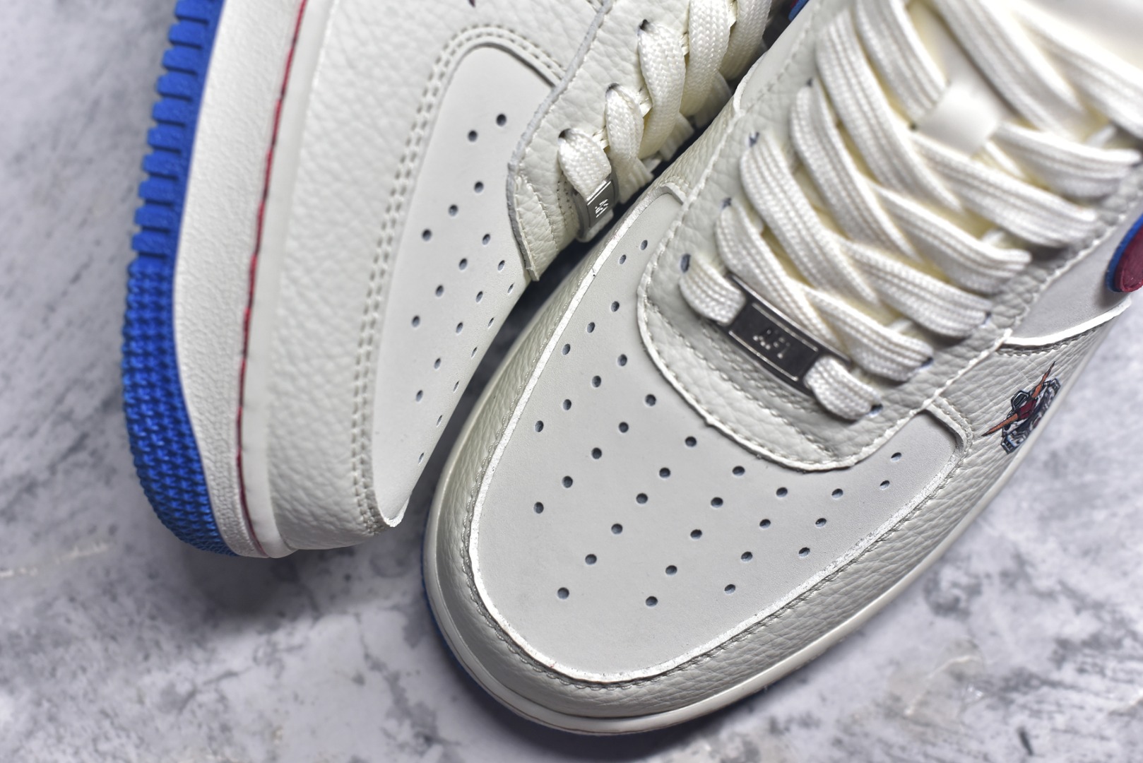 图片[8]-#Nike Air Force 1\’07 Low 万代联名 白红蓝 空军一号低帮休闲板鞋 SC0601-565 #原楦头原纸板 原装鞋盒 原厂鞋底 超高清洁度 细节完美 尺码：36 37 37.5 38 39 39.5 40 40.5 41.5 42 42.5 43 44 44.5 45 9.D4-选品中心