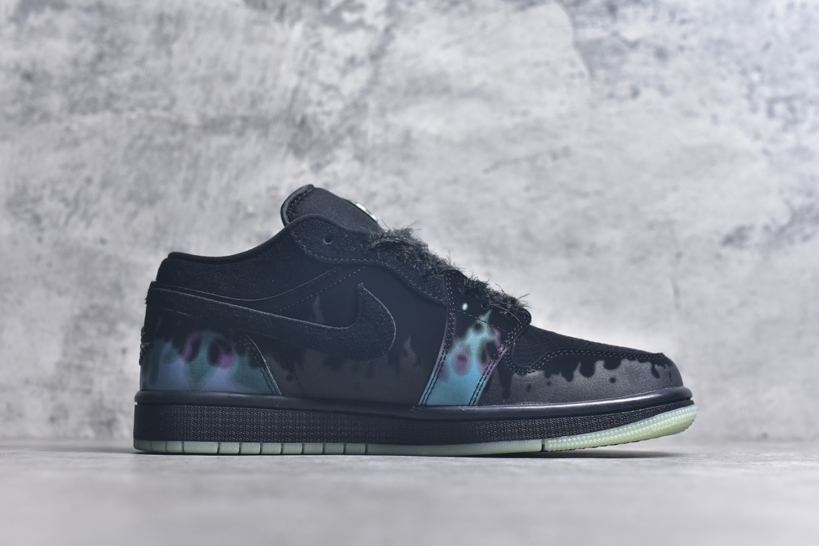 图片[3]-#Air Jordan AJ1 Low 低帮 恶魔之眼 HQ3442-001 全新流水线出品 DT版本唯一平替选择 市场第二梯队最强版 全部原鞋开发 原楦原纸板开发 全鞋电脑针车 原厂内置全掌气垫 原盒内在原标 唯一Zp原版鞋带绑法 免检产品 全新2022版型 全头层皮料 完美零毛边处理 原厂配置全掌气垫 价格定位良心 几十个配色陆续出货 实拍调校N版已经零色差零失真 百分百还原实物色彩所见即所得 不存在货不对板色差等低级问题 选购参考实物拍摄 不混卖不参货 只用心做好货严格选品 承诺混一赔十 尺码：36 36.5 37.5 38 38.5 39 40 40.5 41 42 42.5 43 44 44.5 45 46-选品中心