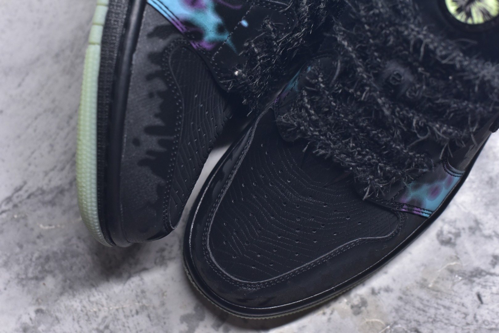 图片[8]-#Air Jordan AJ1 Low 低帮 恶魔之眼 HQ3442-001 全新流水线出品 DT版本唯一平替选择 市场第二梯队最强版 全部原鞋开发 原楦原纸板开发 全鞋电脑针车 原厂内置全掌气垫 原盒内在原标 唯一Zp原版鞋带绑法 免检产品 全新2022版型 全头层皮料 完美零毛边处理 原厂配置全掌气垫 价格定位良心 几十个配色陆续出货 实拍调校N版已经零色差零失真 百分百还原实物色彩所见即所得 不存在货不对板色差等低级问题 选购参考实物拍摄 不混卖不参货 只用心做好货严格选品 承诺混一赔十 尺码：36 36.5 37.5 38 38.5 39 40 40.5 41 42 42.5 43 44 44.5 45 46-选品中心