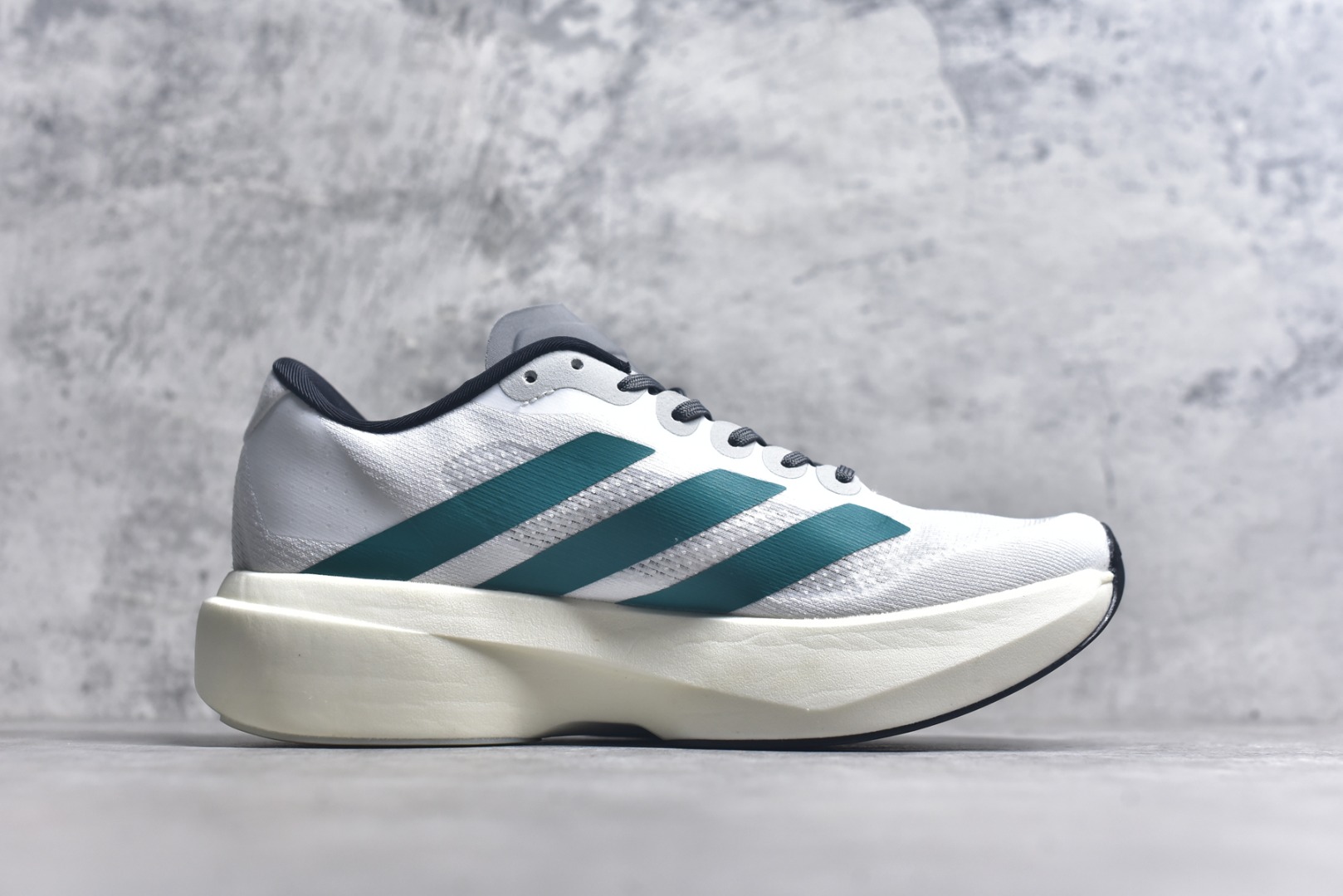 图片[3]-#Adidas Adizero Evo SL JS4487 阿迪超轻透气缓震跑鞋 #以令人难以置信的138克重量，刷新了跑鞋轻量化的记录，阿迪在材料科学和工艺技术上的深厚积累。 #全新鞋款采用Lightweight Upper材料，让穿着者几乎能够体验到一种\”裸足\”的感觉 尺码：36 36.5 37 38 38.5 39 40 40.5 41 42 42.5 43 44 44.5 45-选品中心