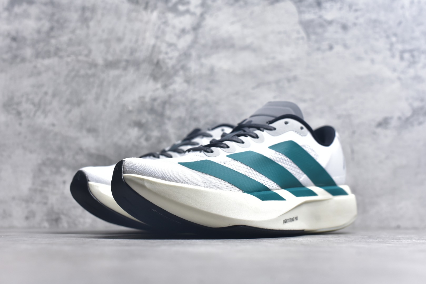 图片[2]-#Adidas Adizero Evo SL JS4487 阿迪超轻透气缓震跑鞋 #以令人难以置信的138克重量，刷新了跑鞋轻量化的记录，阿迪在材料科学和工艺技术上的深厚积累。 #全新鞋款采用Lightweight Upper材料，让穿着者几乎能够体验到一种\”裸足\”的感觉 尺码：36 36.5 37 38 38.5 39 40 40.5 41 42 42.5 43 44 44.5 45-选品中心