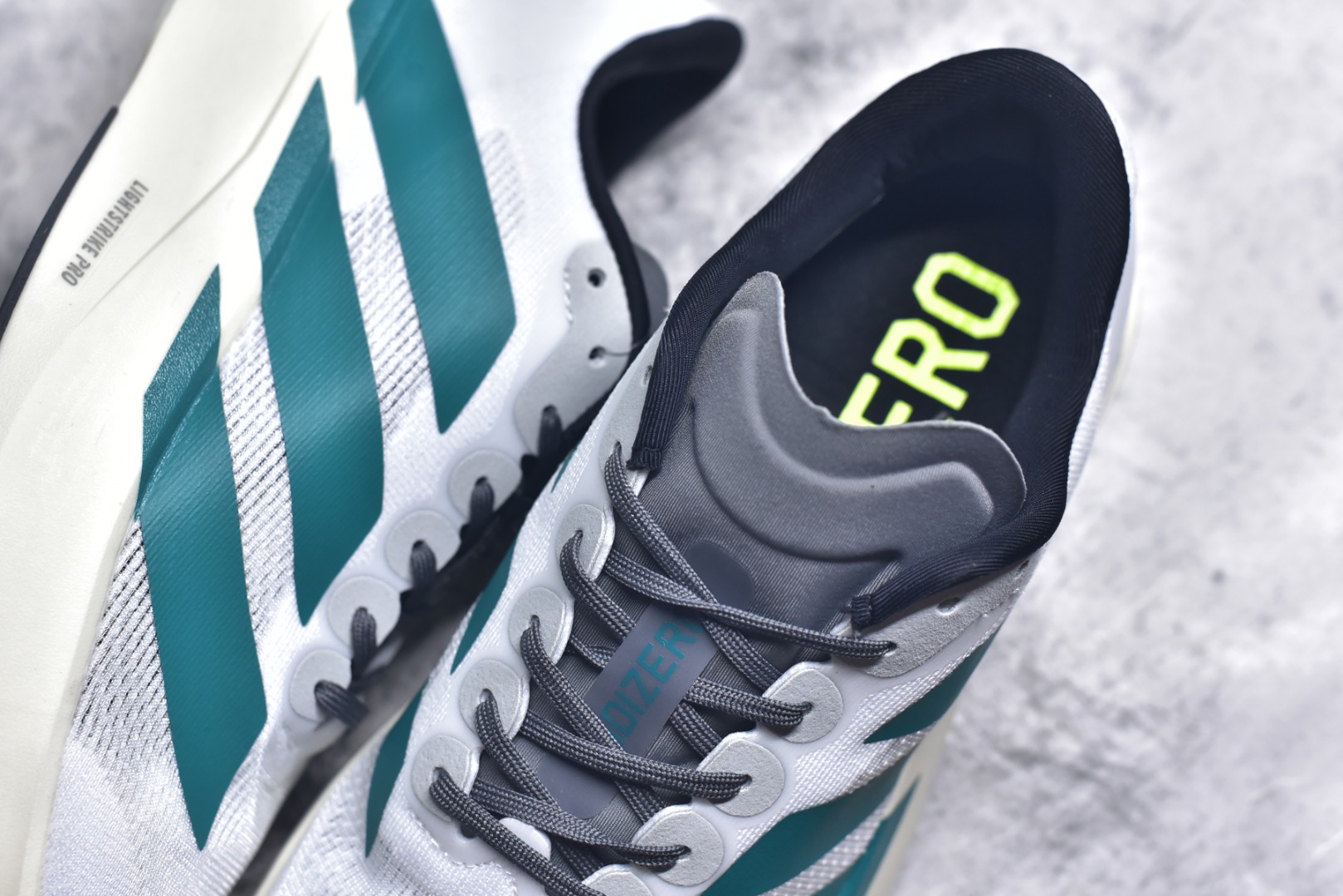 图片[9]-#Adidas Adizero Evo SL JS4487 阿迪超轻透气缓震跑鞋 #以令人难以置信的138克重量，刷新了跑鞋轻量化的记录，阿迪在材料科学和工艺技术上的深厚积累。 #全新鞋款采用Lightweight Upper材料，让穿着者几乎能够体验到一种\”裸足\”的感觉 尺码：36 36.5 37 38 38.5 39 40 40.5 41 42 42.5 43 44 44.5 45-选品中心