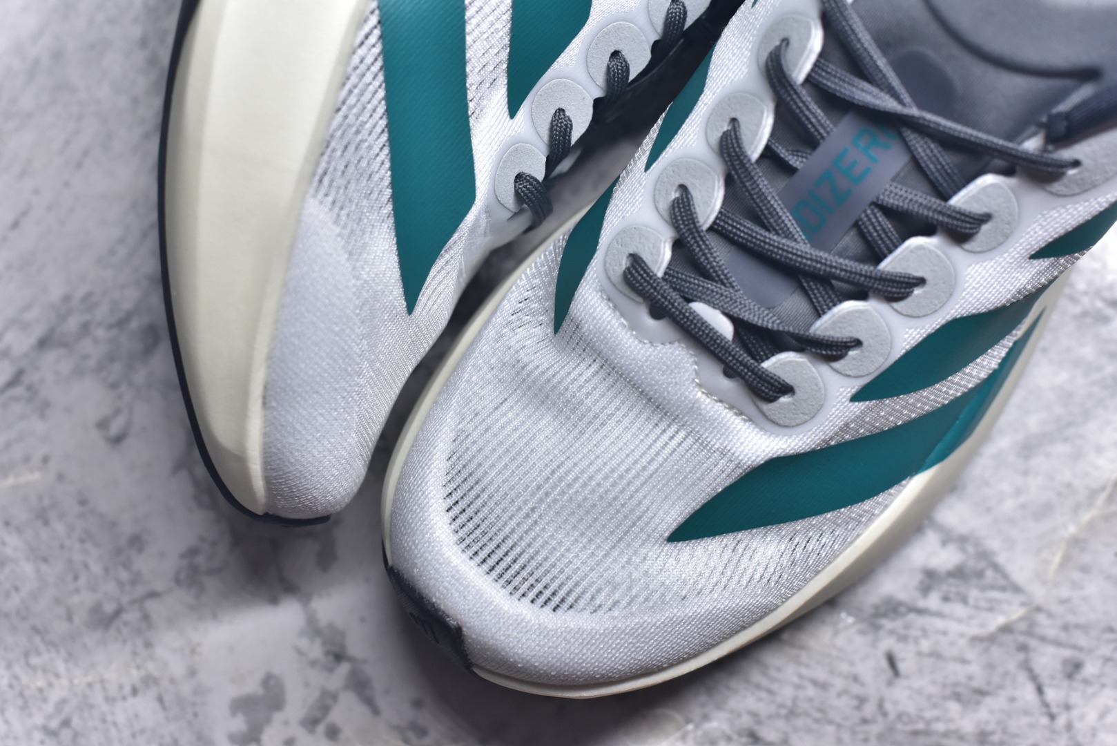 图片[8]-#Adidas Adizero Evo SL JS4487 阿迪超轻透气缓震跑鞋 #以令人难以置信的138克重量，刷新了跑鞋轻量化的记录，阿迪在材料科学和工艺技术上的深厚积累。 #全新鞋款采用Lightweight Upper材料，让穿着者几乎能够体验到一种\”裸足\”的感觉 尺码：36 36.5 37 38 38.5 39 40 40.5 41 42 42.5 43 44 44.5 45-选品中心