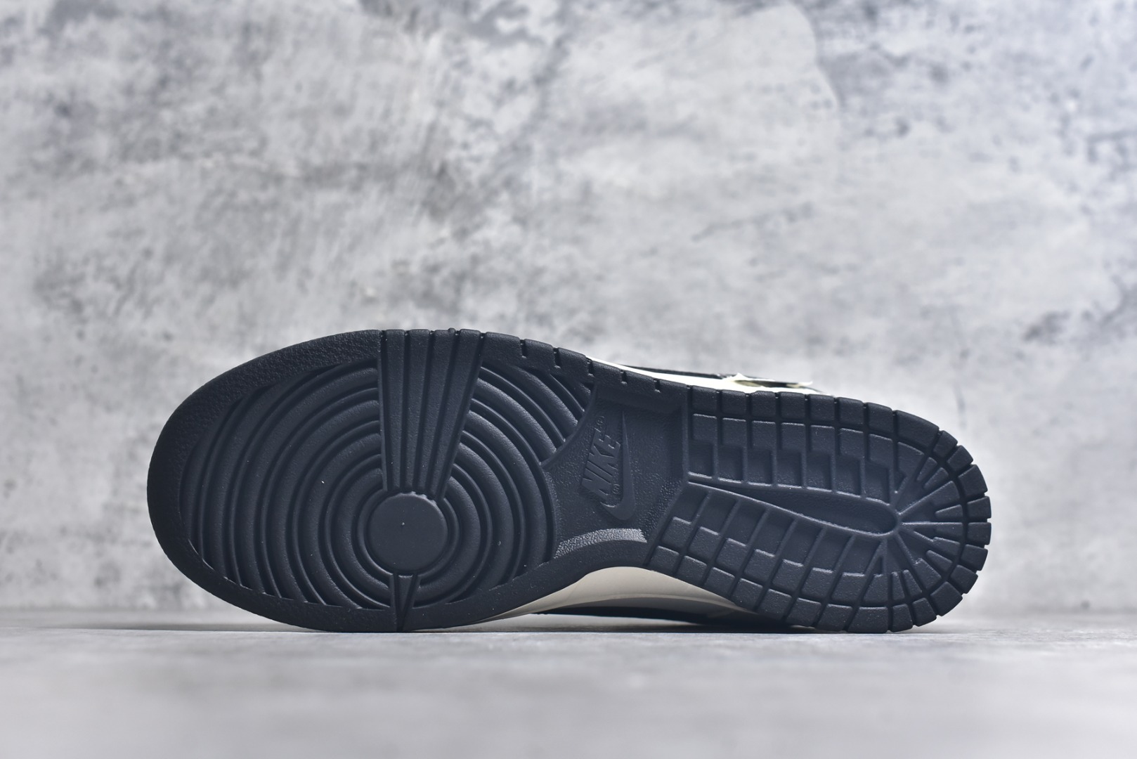 图片[6]-#Nike SB Dunk Low 斯图西联名 闪电米黑 高端定制 低帮休闲板鞋 QW5836-018 #定制鞋盒 大厂纯原品质出货 超高清洁度 皮料切割干净无任何毛边 细节完美 尺码：36 36.5 37.5 38 38.5 39 40 40.5 41 42 42.5 43 44 44.5 45 9.E5-选品中心