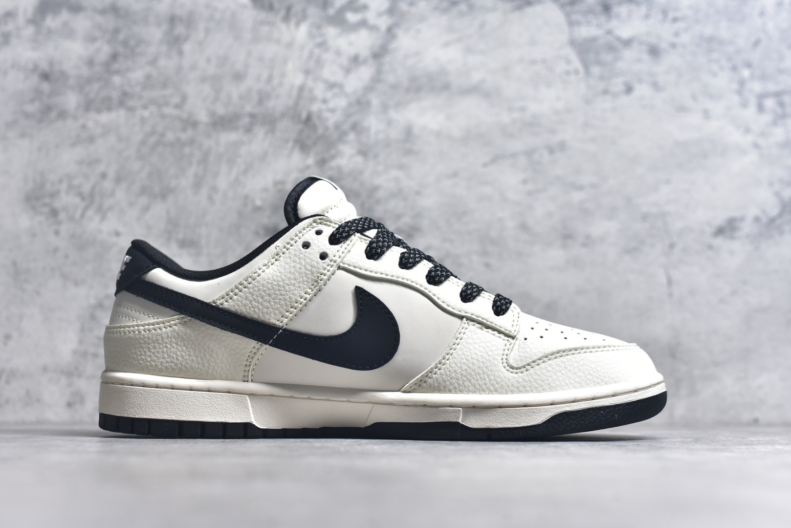 图片[3]-#Nike SB Dunk Low 斯图西联名 闪电米黑 高端定制 低帮休闲板鞋 QW5836-018 #定制鞋盒 大厂纯原品质出货 超高清洁度 皮料切割干净无任何毛边 细节完美 尺码：36 36.5 37.5 38 38.5 39 40 40.5 41 42 42.5 43 44 44.5 45 9.E5-选品中心