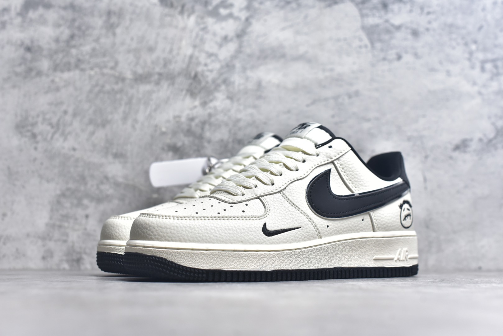 图片[2]-#Nike Air Force 1\’07 Low 米黑鬼脸 空军一号低帮休闲板鞋 DF0188-072 #原楦头原纸板 原装鞋盒 原厂鞋底 超高清洁度 细节完美 尺码：36 36.5 37.5 38 38.5 39 40 40.5 41 42 42.5 43 44 44.5 45 9.D4-选品中心
