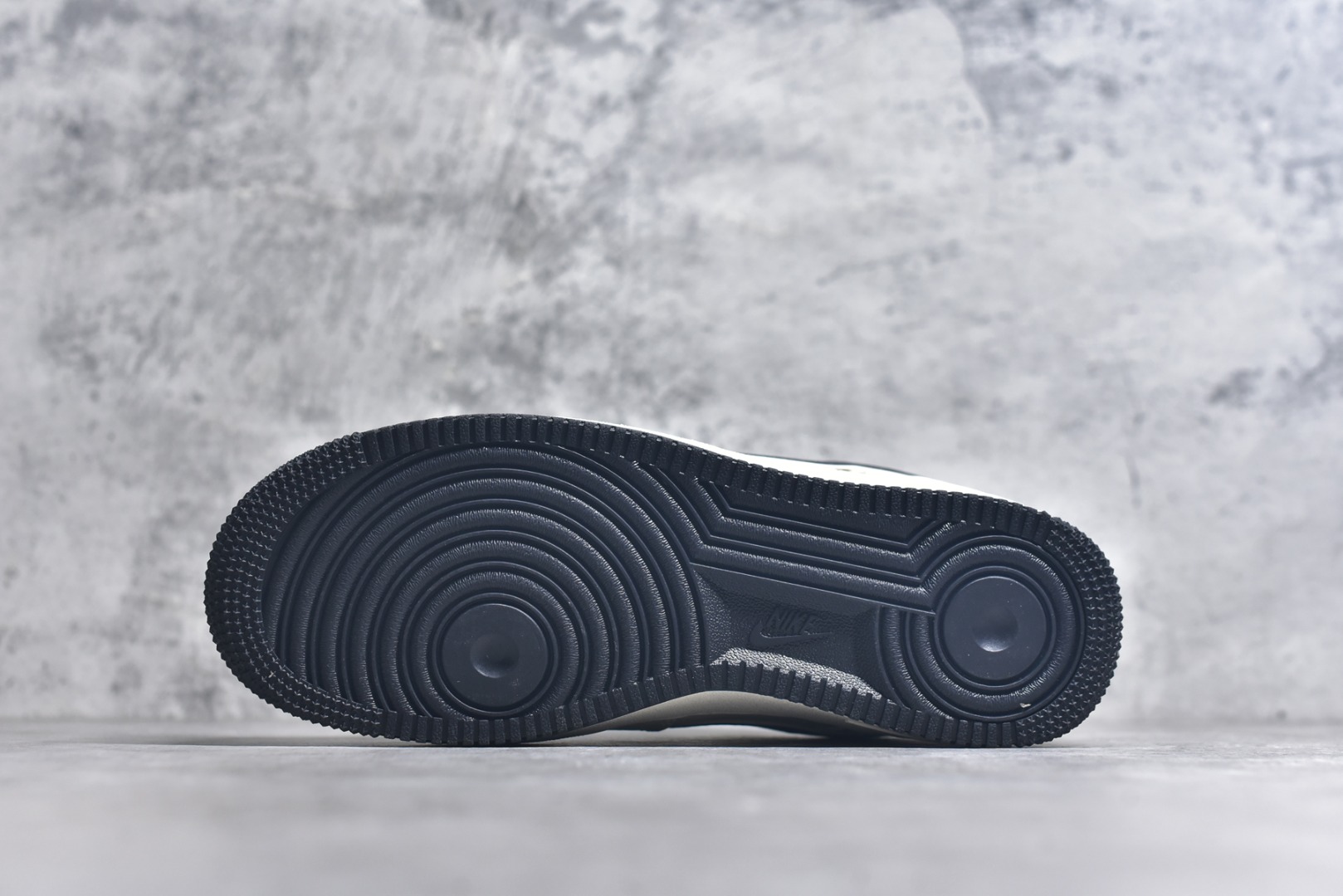 图片[6]-#Nike Air Force 1\’07 Low 米黑鬼脸 空军一号低帮休闲板鞋 DF0188-072 #原楦头原纸板 原装鞋盒 原厂鞋底 超高清洁度 细节完美 尺码：36 36.5 37.5 38 38.5 39 40 40.5 41 42 42.5 43 44 44.5 45 9.D4-选品中心