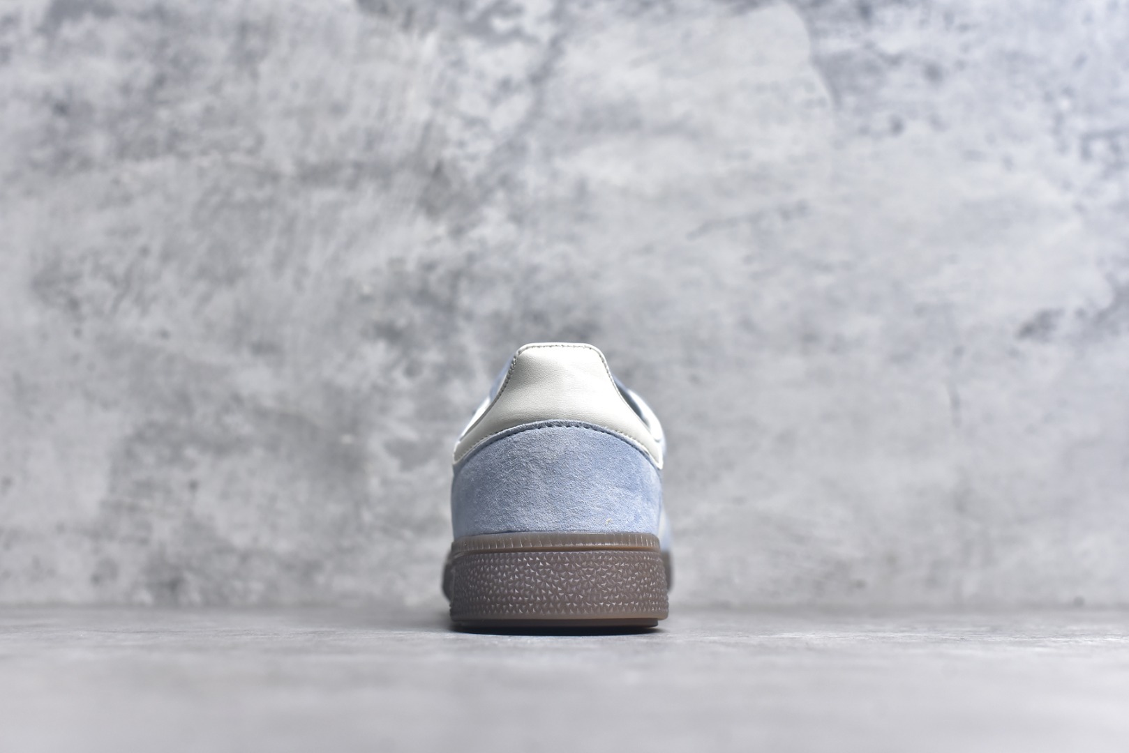 图片[5]-#AD Originals Handball SPZL 手球运动员系列百搭休闲运动板鞋 KI5933 口碑大厂出品 品控大底版型不断改良更新 原厂皮料 原装过验内外标加持 全套原纸板楦头开发 确保原汁原味 完美呈现桑巴版型 一比一鞋头弧度高度鞋身弧度 数据细节工艺流程均保持一致 这款来自阿迪达斯的这款HANDBALL SPZL前身是一双手球运动鞋 这一次拿来复刻 所以鞋面的主要色彩选用了黑色 鞋面外侧除了Spezial字母之外还有三叶草标志 Handball SPZL作为复古手球训练鞋与作为室内足球鞋的Samba有着异曲同工之处 但是质感更为出众的鞋身以及丰富的配色选择比起Samba来讲可以说是更胜一筹了 尺码：36 36⅔ 37⅓ 38 38⅔ 39⅓ 40 40⅔ 41⅓ 42 42⅔ 43⅓ 44 45-选品中心