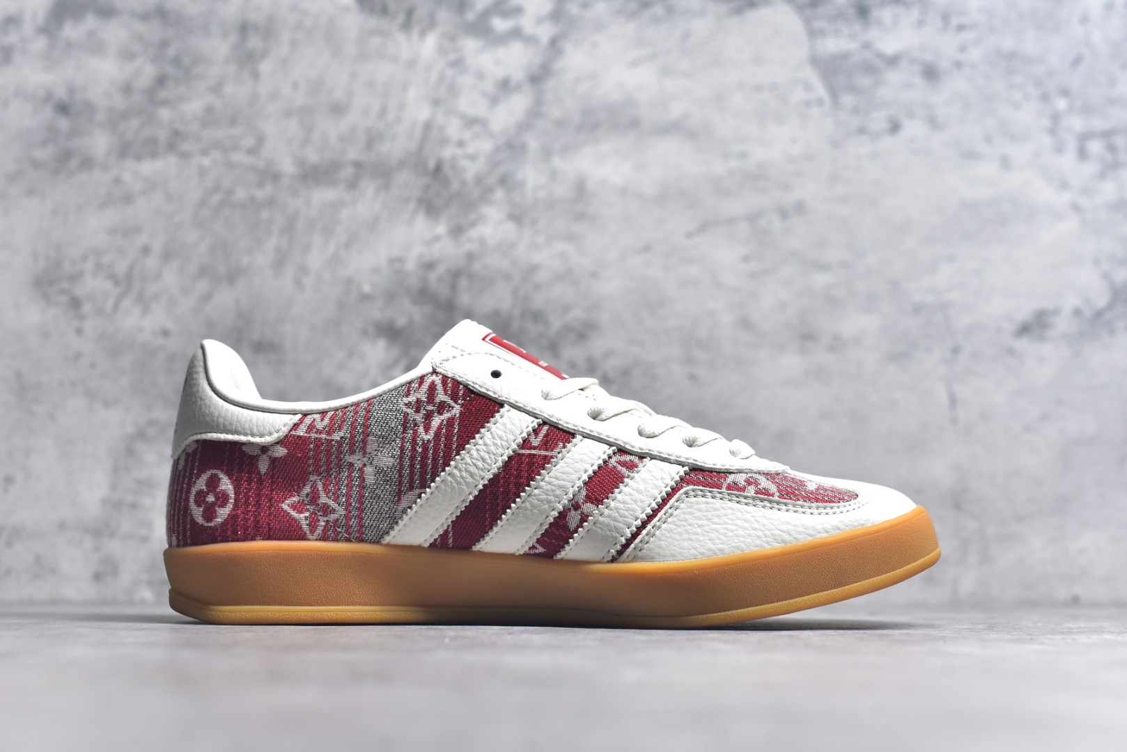 图片[3]-#adidas 德训鞋 “LV联名-灰红牛仔”高端定制 大厂纯原品质出货 超高清洁度 细节完美 舒适百搭 低帮休闲板鞋 男女同款 货号：SC9207-734 尺码：36 36.5 37.5 38 38.5 39 40 40.5 41 42 42.5 43 44 44.5 45-选品中心