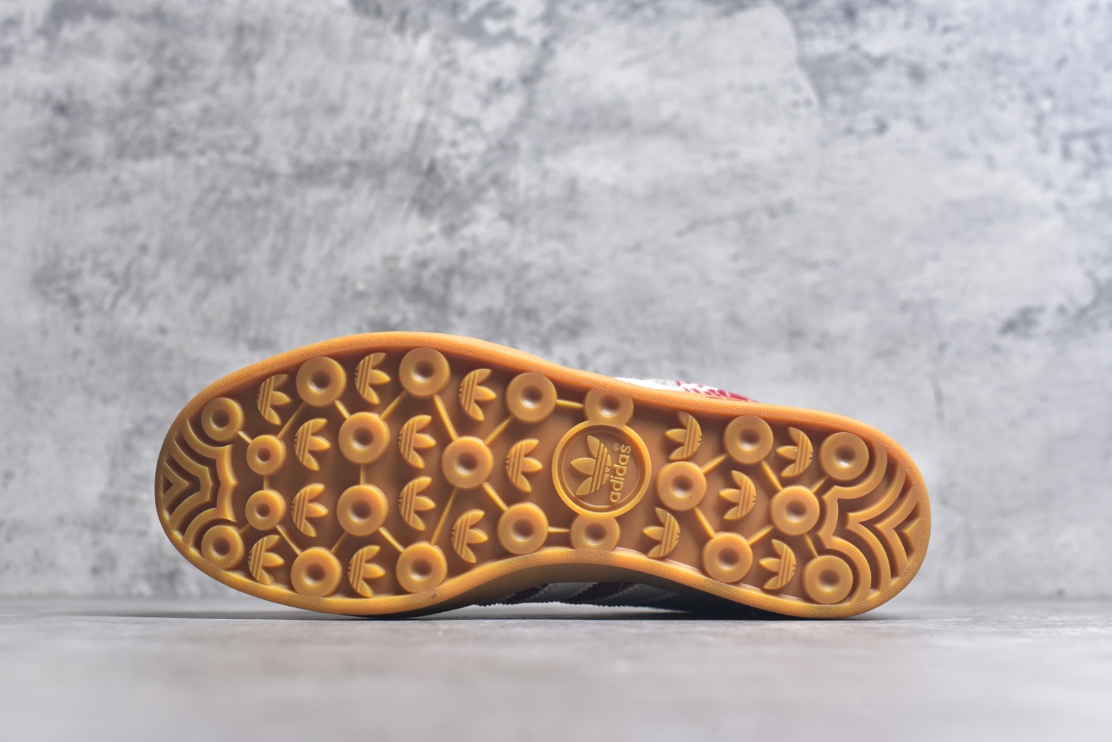 图片[6]-#adidas 德训鞋 “LV联名-灰红牛仔”高端定制 大厂纯原品质出货 超高清洁度 细节完美 舒适百搭 低帮休闲板鞋 男女同款 货号：SC9207-734 尺码：36 36.5 37.5 38 38.5 39 40 40.5 41 42 42.5 43 44 44.5 45-选品中心