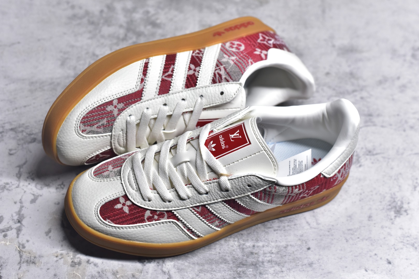 图片[7]-#adidas 德训鞋 “LV联名-灰红牛仔”高端定制 大厂纯原品质出货 超高清洁度 细节完美 舒适百搭 低帮休闲板鞋 男女同款 货号：SC9207-734 尺码：36 36.5 37.5 38 38.5 39 40 40.5 41 42 42.5 43 44 44.5 45-选品中心