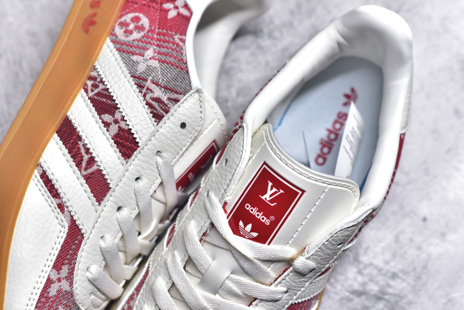 图片[9]-#adidas 德训鞋 “LV联名-灰红牛仔”高端定制 大厂纯原品质出货 超高清洁度 细节完美 舒适百搭 低帮休闲板鞋 男女同款 货号：SC9207-734 尺码：36 36.5 37.5 38 38.5 39 40 40.5 41 42 42.5 43 44 44.5 45-选品中心