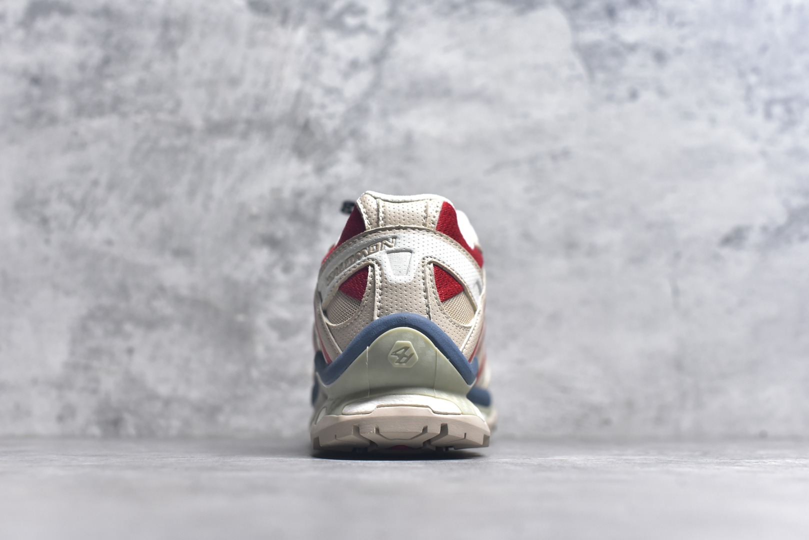 图片[5]-#Salomon XT-QUEST ADV 萨洛蒙潮流越野机能户外功能鞋 纯原外贸平台特供订单 耗时半年巨作 全套原纸板楦头开发 原厂特供网布配套加持 确保原汁原味 完美呈现版型 原档数据独家私模五层组合大底 男女鞋同步官方开发至46.5 原装Ortholite轻量化鞋垫 中底布带钢印编号 原厂TPU锁扣 进口港宝加持 后跟自然饱满 还原公司包裹性 基于 SALOMON 初代 XT 鞋身造型并搭载 4D ADVANCED CHASSIS™ 大底打造而成 为这款 XT-QUEST 带来了多项足部控制与保护等功能性 如在运动过程中控制左右晃动的过程而提高稳定性、改善长途越野过程中足中到足尖的过渡、提高感知岩石的精确度以抵抗尖锐物体对脚底的伤害以及采用动态缓冲来增强穿着舒适感 从而减轻疲劳感 使 XT-QUEST 成为一双舒适且安全的户外之履 尺码：36 36.5 37.5 38 38.5 39 40 40.5 41 42 42.5 43 44 44.5 45-选品中心