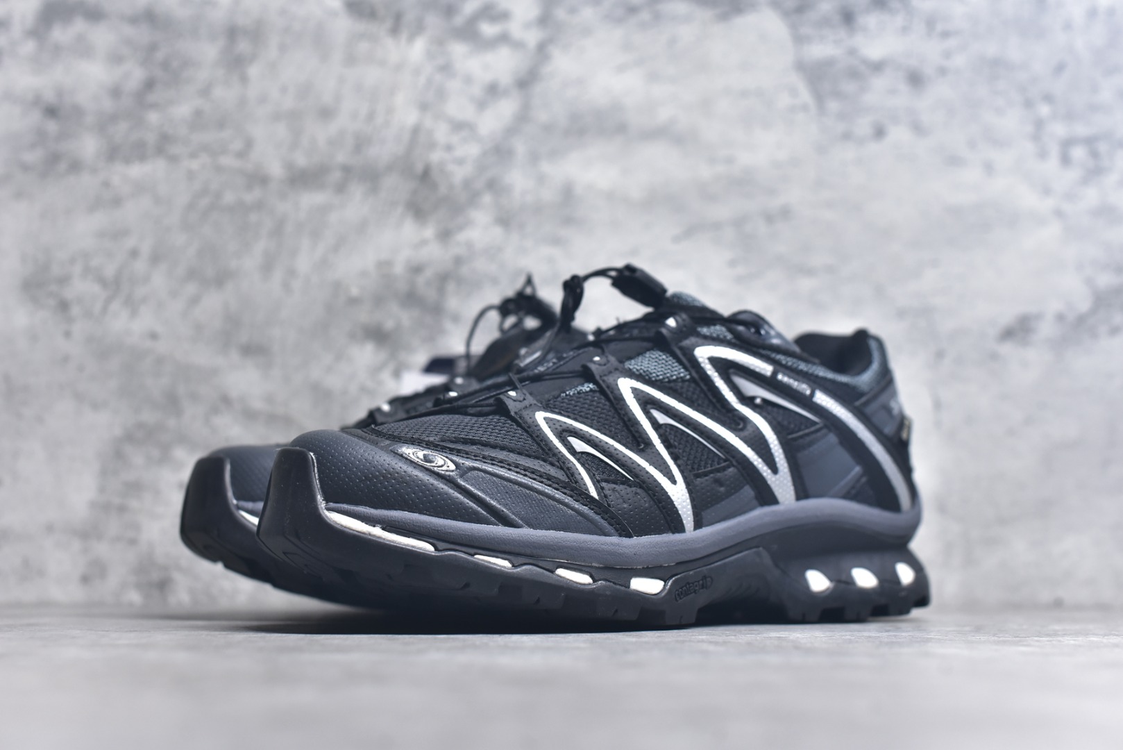 图片[2]-#Salomon XT-QUEST ADV 萨洛蒙潮流越野机能户外功能鞋 纯原外贸平台特供订单 耗时半年巨作 全套原纸板楦头开发 原厂特供网布配套加持 确保原汁原味 完美呈现版型 原档数据独家私模五层组合大底 男女鞋同步官方开发至46.5 原装Ortholite轻量化鞋垫 中底布带钢印编号 原厂TPU锁扣 进口港宝加持 后跟自然饱满 还原公司包裹性 基于 SALOMON 初代 XT 鞋身造型并搭载 4D ADVANCED CHASSIS™ 大底打造而成 为这款 XT-QUEST 带来了多项足部控制与保护等功能性 如在运动过程中控制左右晃动的过程而提高稳定性、改善长途越野过程中足中到足尖的过渡、提高感知岩石的精确度以抵抗尖锐物体对脚底的伤害以及采用动态缓冲来增强穿着舒适感 从而减轻疲劳感 使 XT-QUEST 成为一双舒适且安全的户外之履 尺码：36 36.5 37.5 38 38.5 39 40 40.5 41 42 42.5 43 44 44.5 45-选品中心