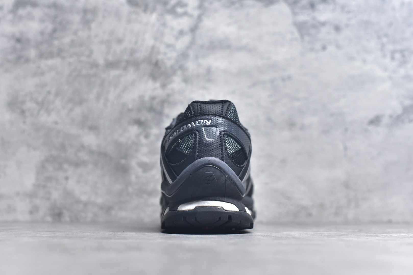 图片[5]-#Salomon XT-QUEST ADV 萨洛蒙潮流越野机能户外功能鞋 纯原外贸平台特供订单 耗时半年巨作 全套原纸板楦头开发 原厂特供网布配套加持 确保原汁原味 完美呈现版型 原档数据独家私模五层组合大底 男女鞋同步官方开发至46.5 原装Ortholite轻量化鞋垫 中底布带钢印编号 原厂TPU锁扣 进口港宝加持 后跟自然饱满 还原公司包裹性 基于 SALOMON 初代 XT 鞋身造型并搭载 4D ADVANCED CHASSIS™ 大底打造而成 为这款 XT-QUEST 带来了多项足部控制与保护等功能性 如在运动过程中控制左右晃动的过程而提高稳定性、改善长途越野过程中足中到足尖的过渡、提高感知岩石的精确度以抵抗尖锐物体对脚底的伤害以及采用动态缓冲来增强穿着舒适感 从而减轻疲劳感 使 XT-QUEST 成为一双舒适且安全的户外之履 尺码：36 36.5 37.5 38 38.5 39 40 40.5 41 42 42.5 43 44 44.5 45-选品中心