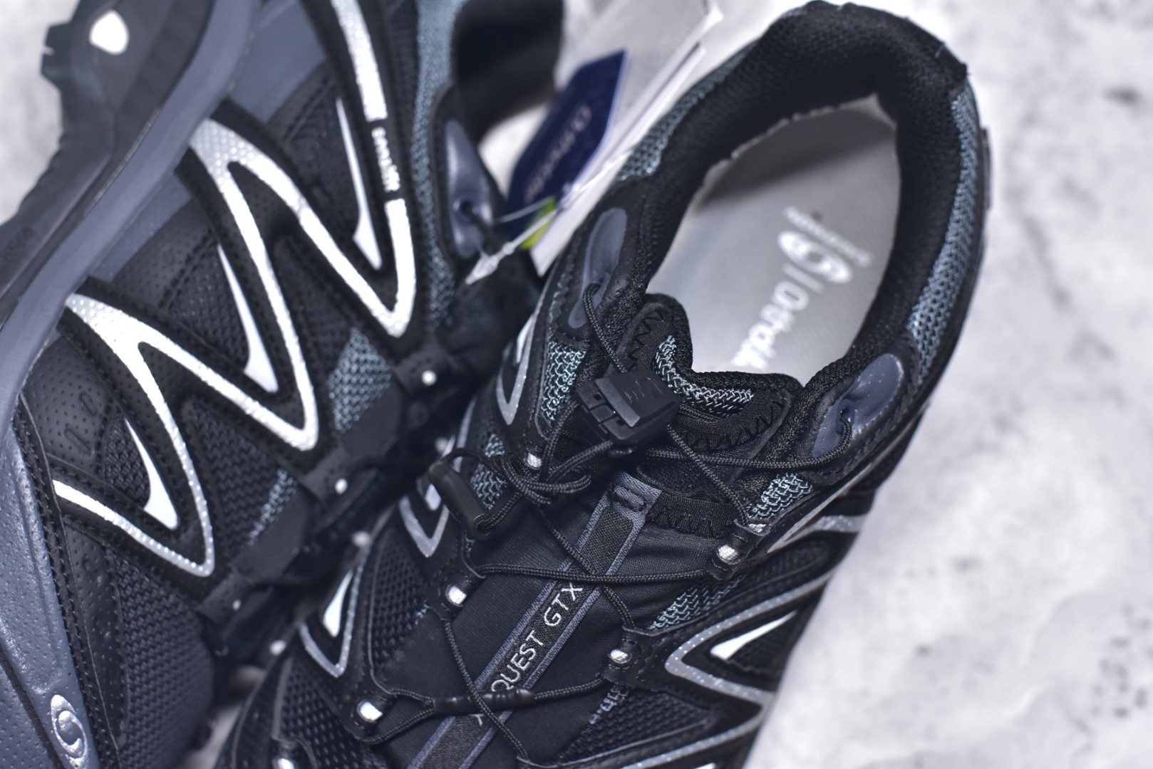图片[9]-#Salomon XT-QUEST ADV 萨洛蒙潮流越野机能户外功能鞋 纯原外贸平台特供订单 耗时半年巨作 全套原纸板楦头开发 原厂特供网布配套加持 确保原汁原味 完美呈现版型 原档数据独家私模五层组合大底 男女鞋同步官方开发至46.5 原装Ortholite轻量化鞋垫 中底布带钢印编号 原厂TPU锁扣 进口港宝加持 后跟自然饱满 还原公司包裹性 基于 SALOMON 初代 XT 鞋身造型并搭载 4D ADVANCED CHASSIS™ 大底打造而成 为这款 XT-QUEST 带来了多项足部控制与保护等功能性 如在运动过程中控制左右晃动的过程而提高稳定性、改善长途越野过程中足中到足尖的过渡、提高感知岩石的精确度以抵抗尖锐物体对脚底的伤害以及采用动态缓冲来增强穿着舒适感 从而减轻疲劳感 使 XT-QUEST 成为一双舒适且安全的户外之履 尺码：36 36.5 37.5 38 38.5 39 40 40.5 41 42 42.5 43 44 44.5 45-选品中心