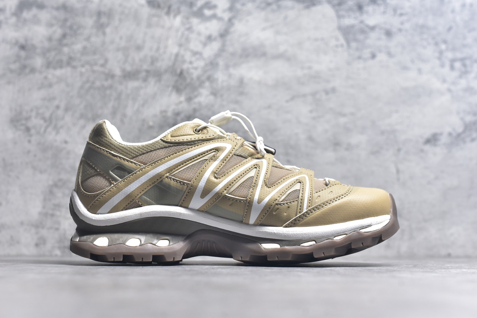 图片[3]-#Salomon XT-QUEST ADV 萨洛蒙潮流越野机能户外功能鞋 纯原外贸平台特供订单 耗时半年巨作 全套原纸板楦头开发 原厂特供网布配套加持 确保原汁原味 完美呈现版型 原档数据独家私模五层组合大底 男女鞋同步官方开发至46.5 原装Ortholite轻量化鞋垫 中底布带钢印编号 原厂TPU锁扣 进口港宝加持 后跟自然饱满 还原公司包裹性 基于 SALOMON 初代 XT 鞋身造型并搭载 4D ADVANCED CHASSIS™ 大底打造而成 为这款 XT-QUEST 带来了多项足部控制与保护等功能性 如在运动过程中控制左右晃动的过程而提高稳定性、改善长途越野过程中足中到足尖的过渡、提高感知岩石的精确度以抵抗尖锐物体对脚底的伤害以及采用动态缓冲来增强穿着舒适感 从而减轻疲劳感 使 XT-QUEST 成为一双舒适且安全的户外之履 尺码：36 36.5 37.5 38 38.5 39 40 40.5 41 42 42.5 43 44 44.5 45-选品中心