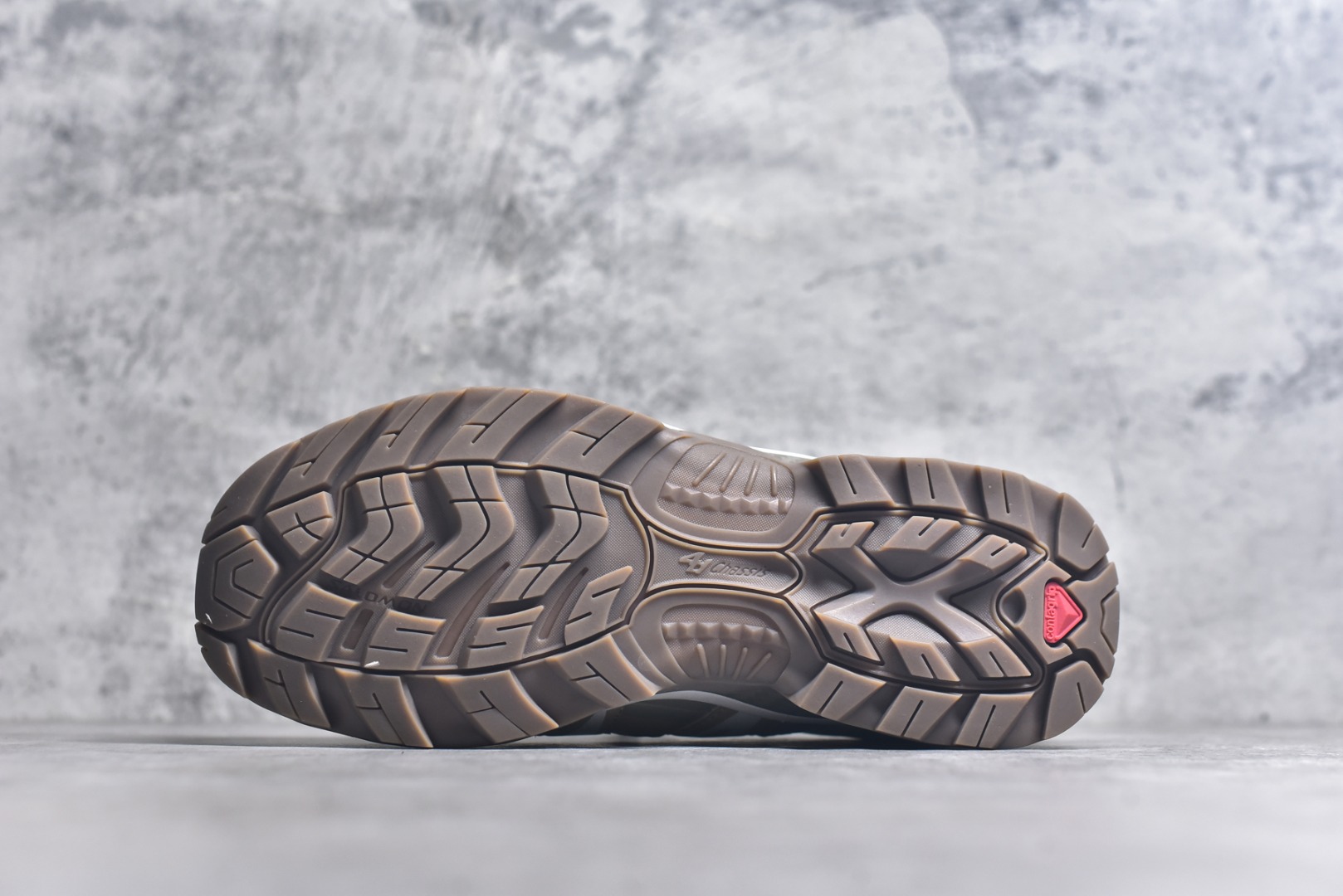图片[6]-#Salomon XT-QUEST ADV 萨洛蒙潮流越野机能户外功能鞋 纯原外贸平台特供订单 耗时半年巨作 全套原纸板楦头开发 原厂特供网布配套加持 确保原汁原味 完美呈现版型 原档数据独家私模五层组合大底 男女鞋同步官方开发至46.5 原装Ortholite轻量化鞋垫 中底布带钢印编号 原厂TPU锁扣 进口港宝加持 后跟自然饱满 还原公司包裹性 基于 SALOMON 初代 XT 鞋身造型并搭载 4D ADVANCED CHASSIS™ 大底打造而成 为这款 XT-QUEST 带来了多项足部控制与保护等功能性 如在运动过程中控制左右晃动的过程而提高稳定性、改善长途越野过程中足中到足尖的过渡、提高感知岩石的精确度以抵抗尖锐物体对脚底的伤害以及采用动态缓冲来增强穿着舒适感 从而减轻疲劳感 使 XT-QUEST 成为一双舒适且安全的户外之履 尺码：36 36.5 37.5 38 38.5 39 40 40.5 41 42 42.5 43 44 44.5 45-选品中心