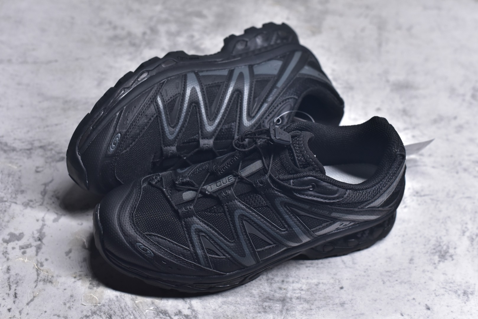 图片[7]-#Salomon XT-QUEST ADV 萨洛蒙潮流越野机能户外功能鞋 纯原外贸平台特供订单 耗时半年巨作 全套原纸板楦头开发 原厂特供网布配套加持 确保原汁原味 完美呈现版型 原档数据独家私模五层组合大底 男女鞋同步官方开发至46.5 原装Ortholite轻量化鞋垫 中底布带钢印编号 原厂TPU锁扣 进口港宝加持 后跟自然饱满 还原公司包裹性 基于 SALOMON 初代 XT 鞋身造型并搭载 4D ADVANCED CHASSIS™ 大底打造而成 为这款 XT-QUEST 带来了多项足部控制与保护等功能性 如在运动过程中控制左右晃动的过程而提高稳定性、改善长途越野过程中足中到足尖的过渡、提高感知岩石的精确度以抵抗尖锐物体对脚底的伤害以及采用动态缓冲来增强穿着舒适感 从而减轻疲劳感 使 XT-QUEST 成为一双舒适且安全的户外之履 尺码：36 36.5 37.5 38 38.5 39 40 40.5 41 42 42.5 43 44 44.5 45-选品中心