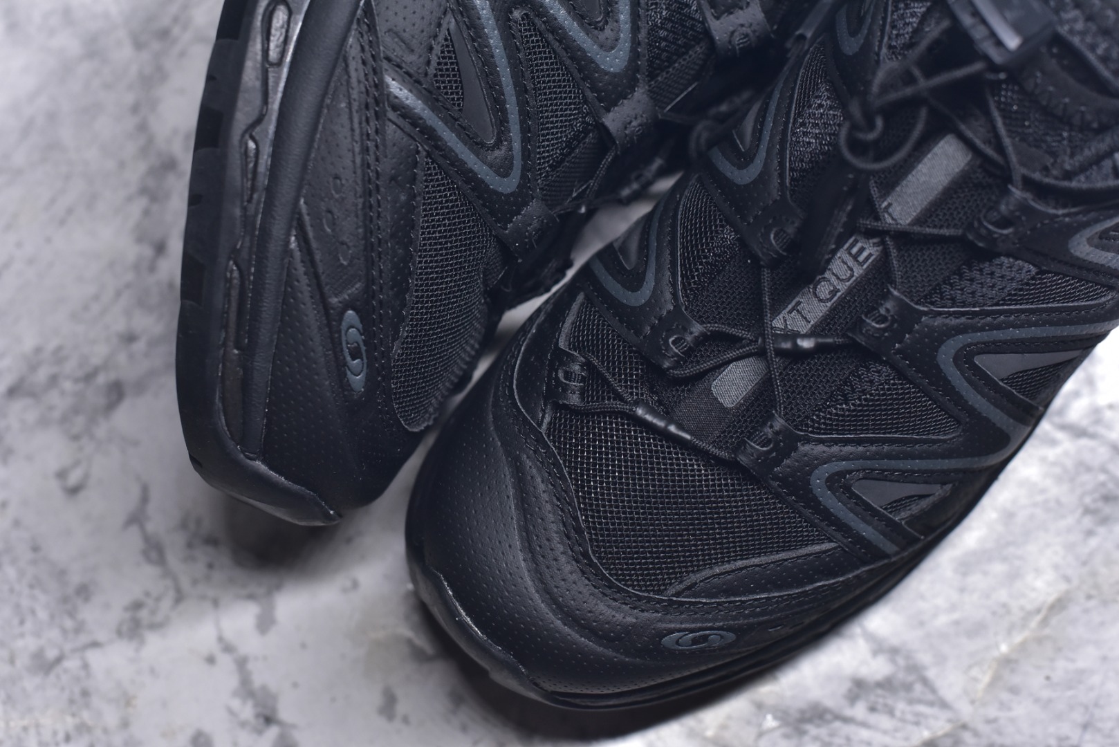 图片[8]-#Salomon XT-QUEST ADV 萨洛蒙潮流越野机能户外功能鞋 纯原外贸平台特供订单 耗时半年巨作 全套原纸板楦头开发 原厂特供网布配套加持 确保原汁原味 完美呈现版型 原档数据独家私模五层组合大底 男女鞋同步官方开发至46.5 原装Ortholite轻量化鞋垫 中底布带钢印编号 原厂TPU锁扣 进口港宝加持 后跟自然饱满 还原公司包裹性 基于 SALOMON 初代 XT 鞋身造型并搭载 4D ADVANCED CHASSIS™ 大底打造而成 为这款 XT-QUEST 带来了多项足部控制与保护等功能性 如在运动过程中控制左右晃动的过程而提高稳定性、改善长途越野过程中足中到足尖的过渡、提高感知岩石的精确度以抵抗尖锐物体对脚底的伤害以及采用动态缓冲来增强穿着舒适感 从而减轻疲劳感 使 XT-QUEST 成为一双舒适且安全的户外之履 尺码：36 36.5 37.5 38 38.5 39 40 40.5 41 42 42.5 43 44 44.5 45-选品中心