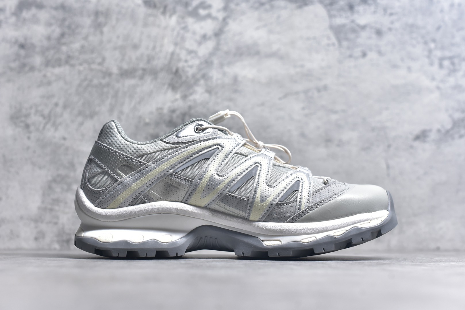 图片[3]-#Salomon XT-QUEST ADV 萨洛蒙潮流越野机能户外功能鞋 纯原外贸平台特供订单 耗时半年巨作 全套原纸板楦头开发 原厂特供网布配套加持 确保原汁原味 完美呈现版型 原档数据独家私模五层组合大底 男女鞋同步官方开发至46.5 原装Ortholite轻量化鞋垫 中底布带钢印编号 原厂TPU锁扣 进口港宝加持 后跟自然饱满 还原公司包裹性 基于 SALOMON 初代 XT 鞋身造型并搭载 4D ADVANCED CHASSIS™ 大底打造而成 为这款 XT-QUEST 带来了多项足部控制与保护等功能性 如在运动过程中控制左右晃动的过程而提高稳定性、改善长途越野过程中足中到足尖的过渡、提高感知岩石的精确度以抵抗尖锐物体对脚底的伤害以及采用动态缓冲来增强穿着舒适感 从而减轻疲劳感 使 XT-QUEST 成为一双舒适且安全的户外之履 尺码：36 36.5 37.5 38 38.5 39 40 40.5 41 42 42.5 43 44 44.5 45-选品中心
